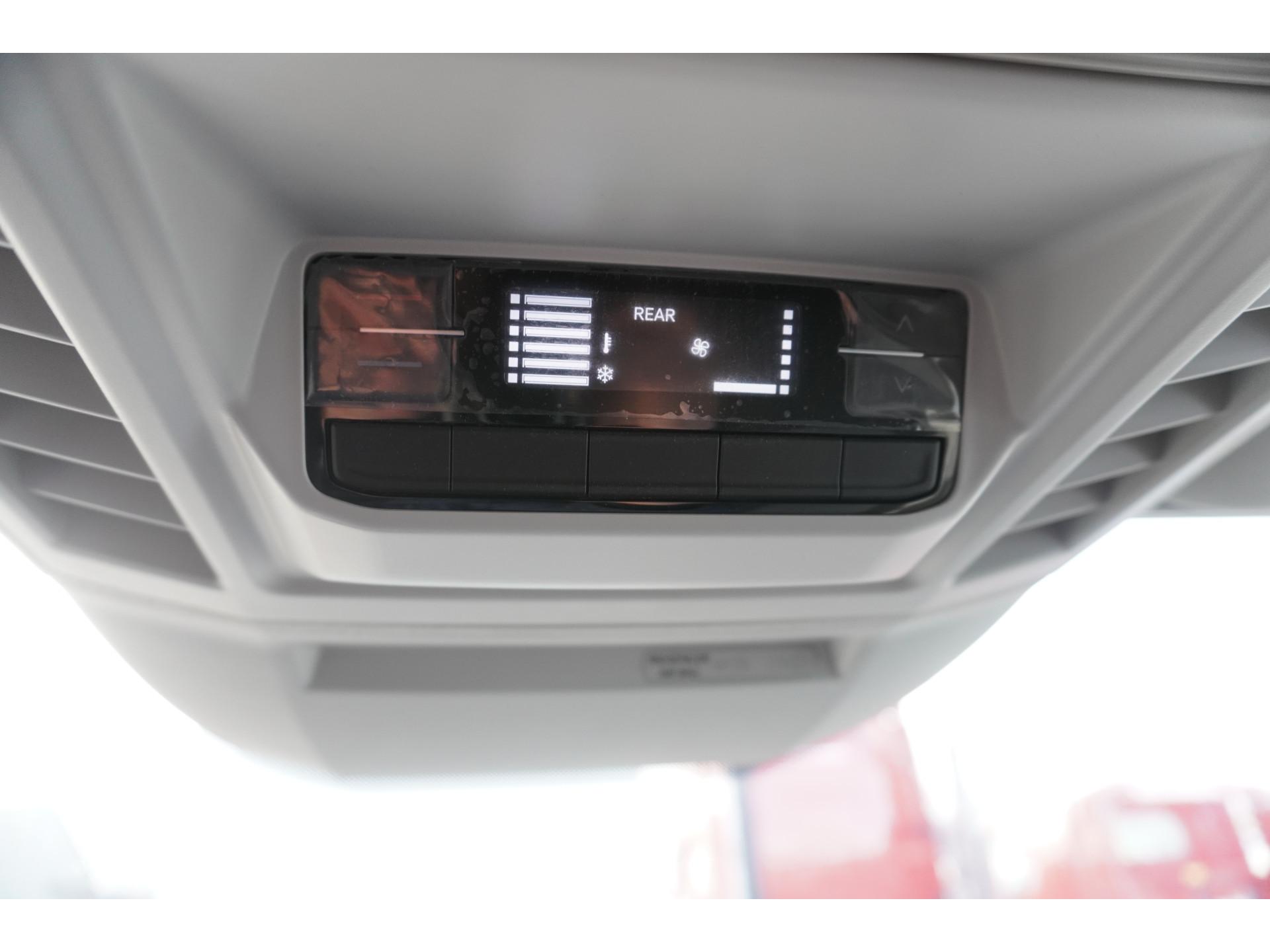 Foto 23 van Volkswagen Crafter 35 2.0 TDI 177PK L3H2 Automaat