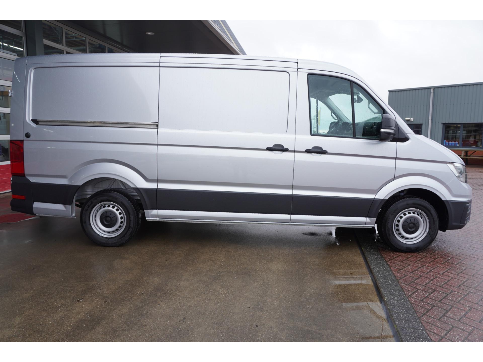 Foto 3 van Volkswagen Crafter 35 2.0 TDI 177PK L3H2 Automaat