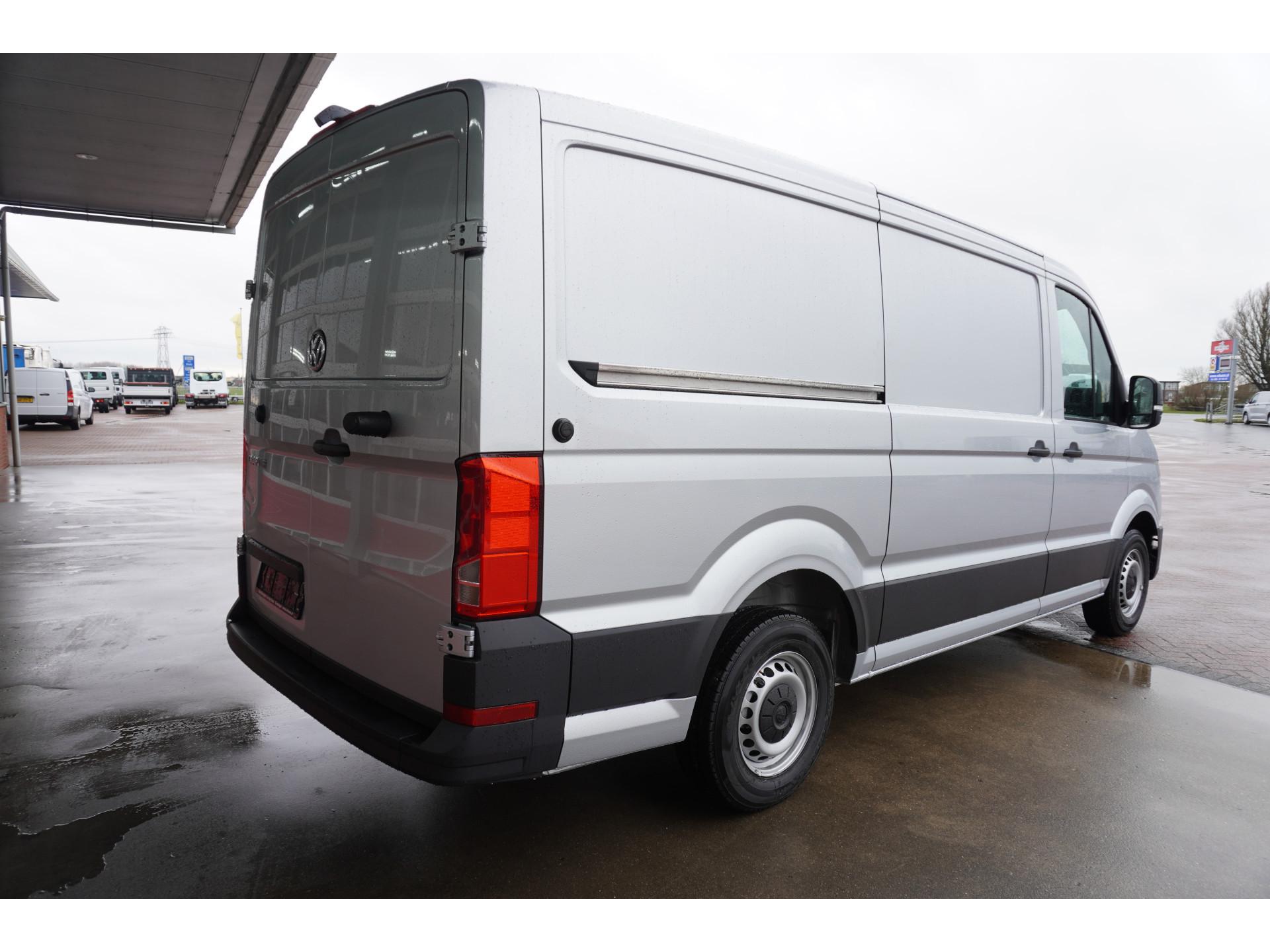 Foto 4 van Volkswagen Crafter 35 2.0 TDI 177PK L3H2 Automaat