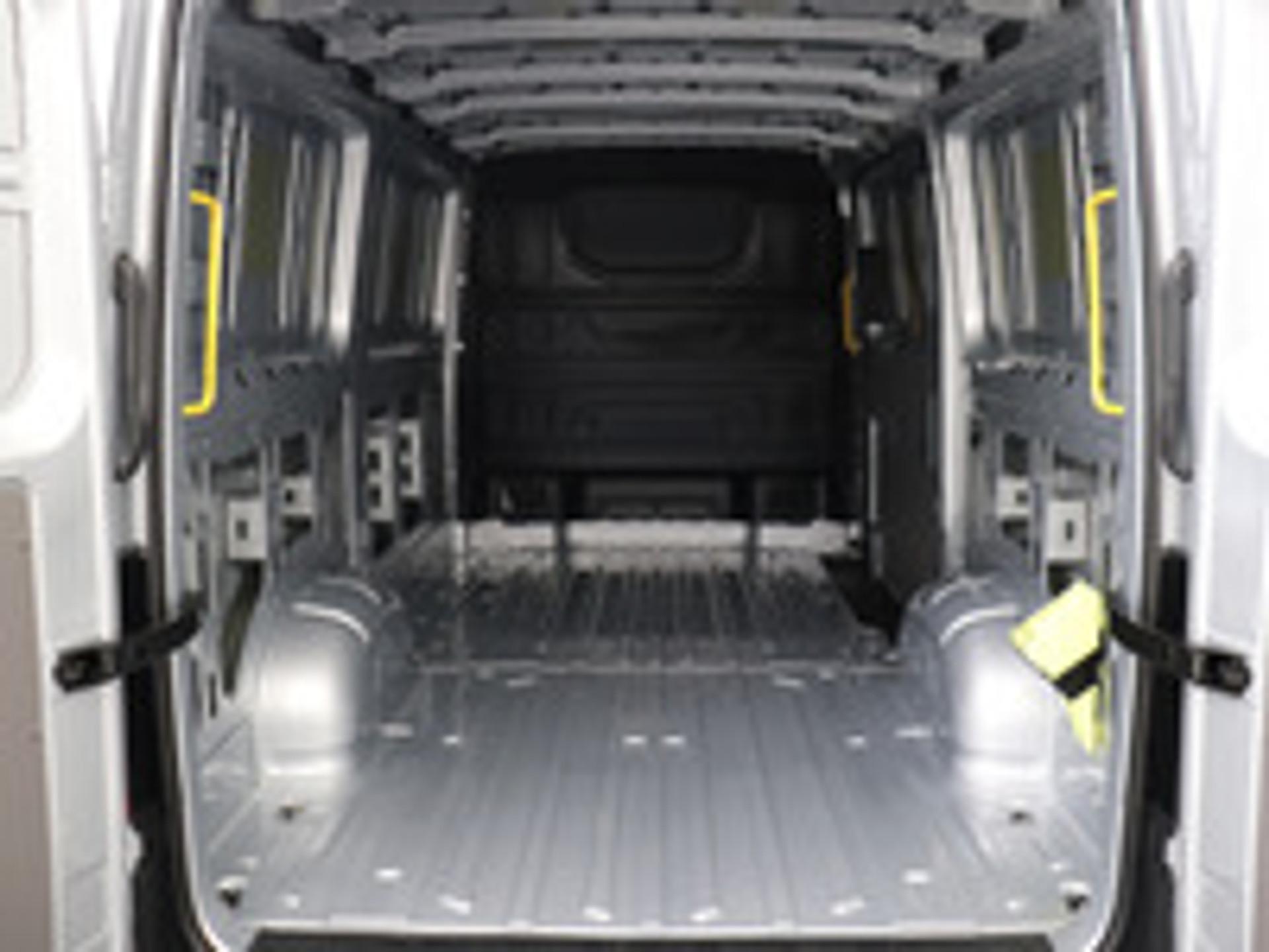 Foto 40 van Volkswagen Crafter 35 2.0 TDI 177PK L3H2 Automaat