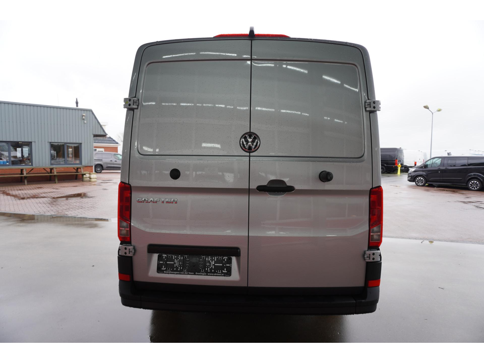 Foto 5 van Volkswagen Crafter 35 2.0 TDI 177PK L3H2 Automaat