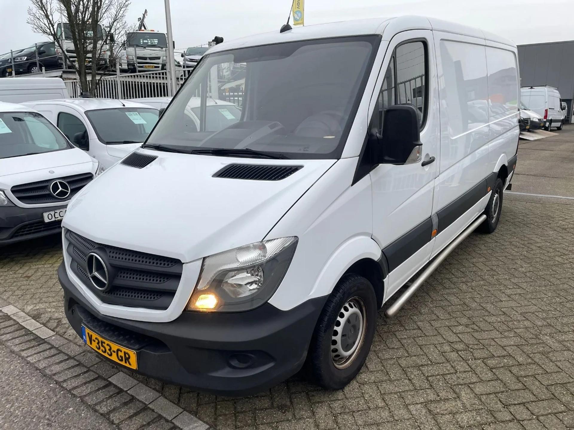 Foto 2 van Mercedes-Benz Sprinter 311CDI L2H1 Koelwagen Cruise control Euro 6