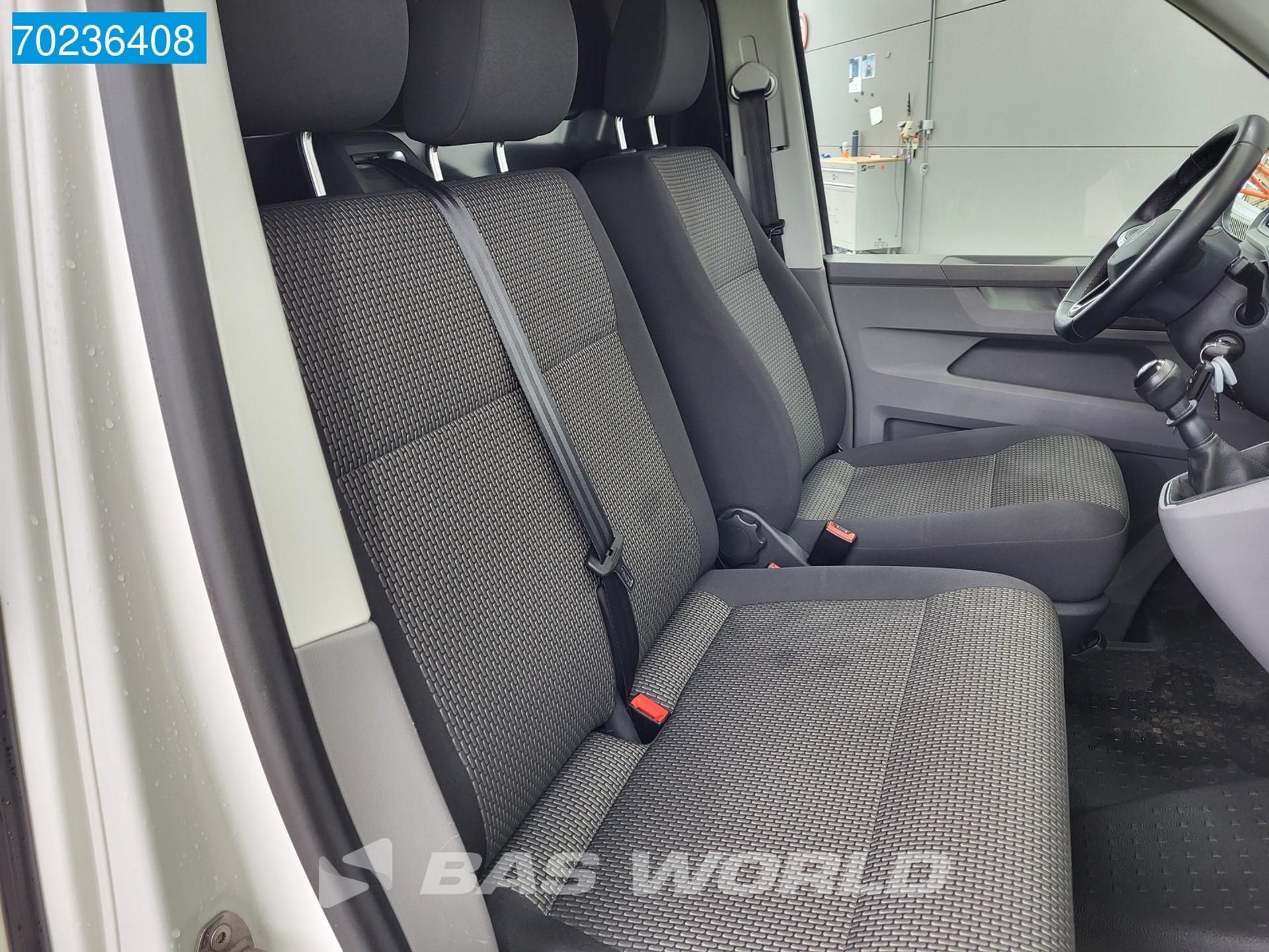 Foto 14 van Volkswagen Transporter 110PK L1H1 Cruise Camera CarPlay 5m3 Cruise control