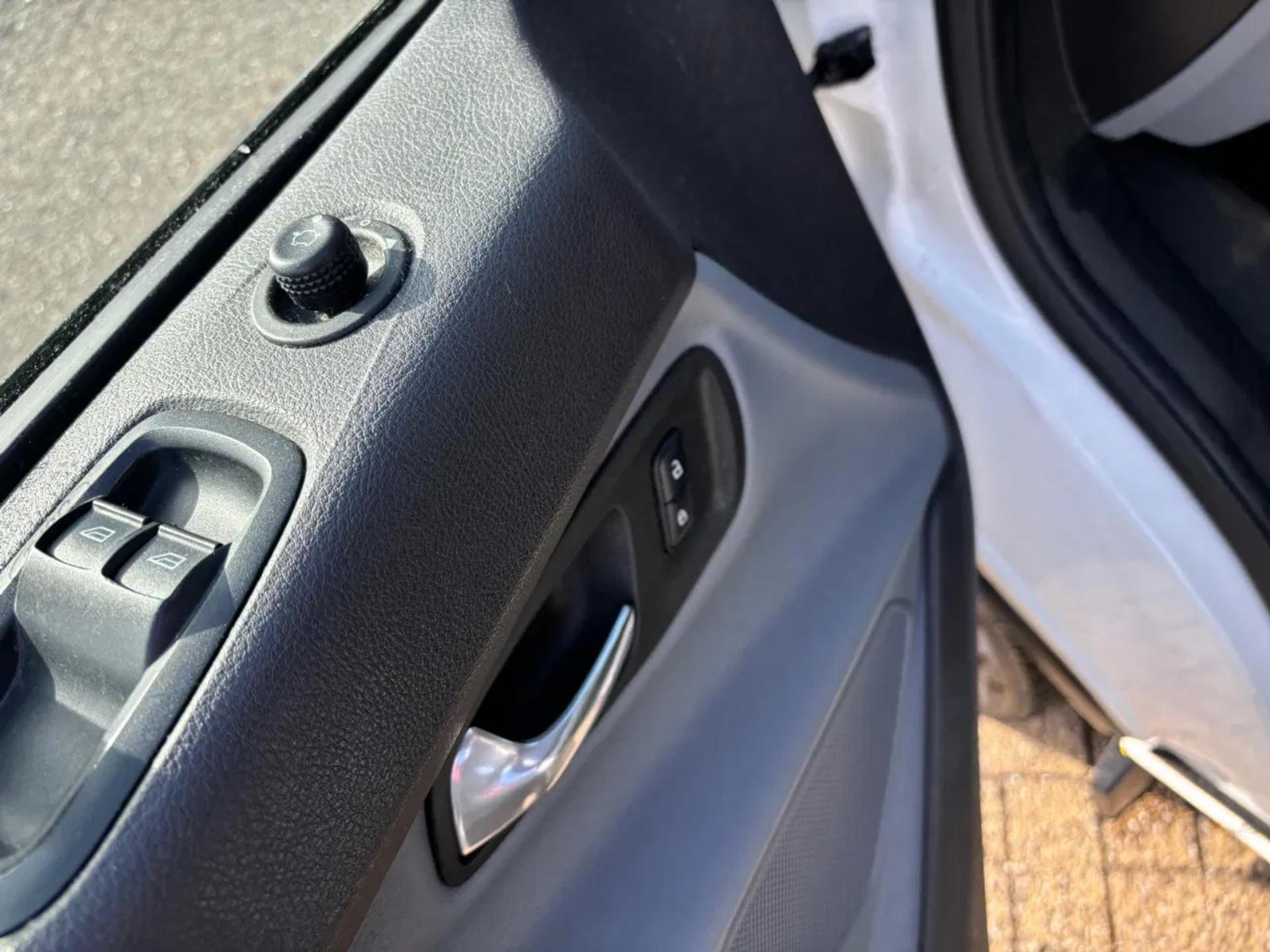 Foto 10 van Ford 2.2TDCI L2H2 Airco Cruisecontrol Trekhaak