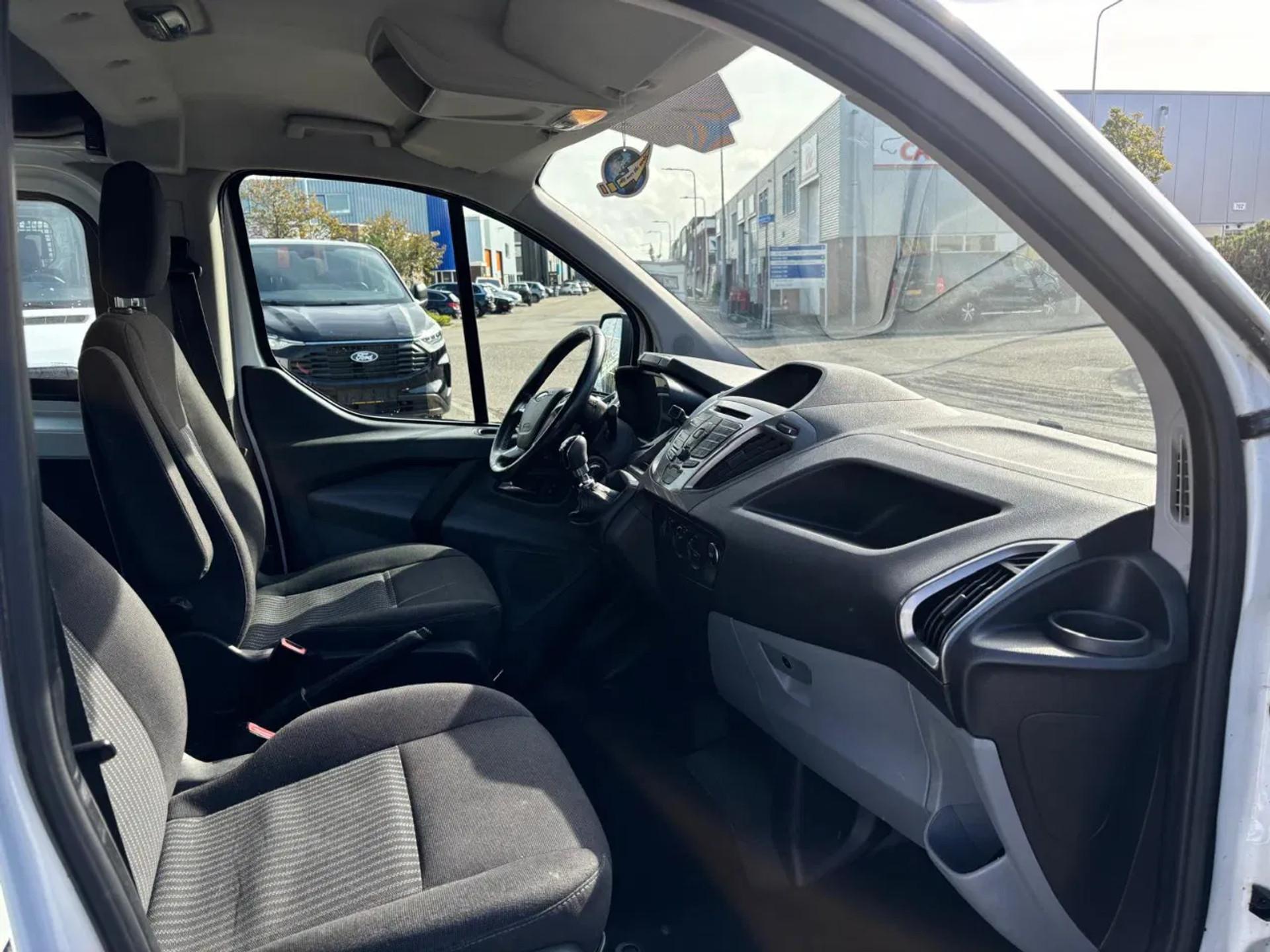 Foto 5 van Ford 2.2TDCI L2H2 Airco Cruisecontrol Trekhaak