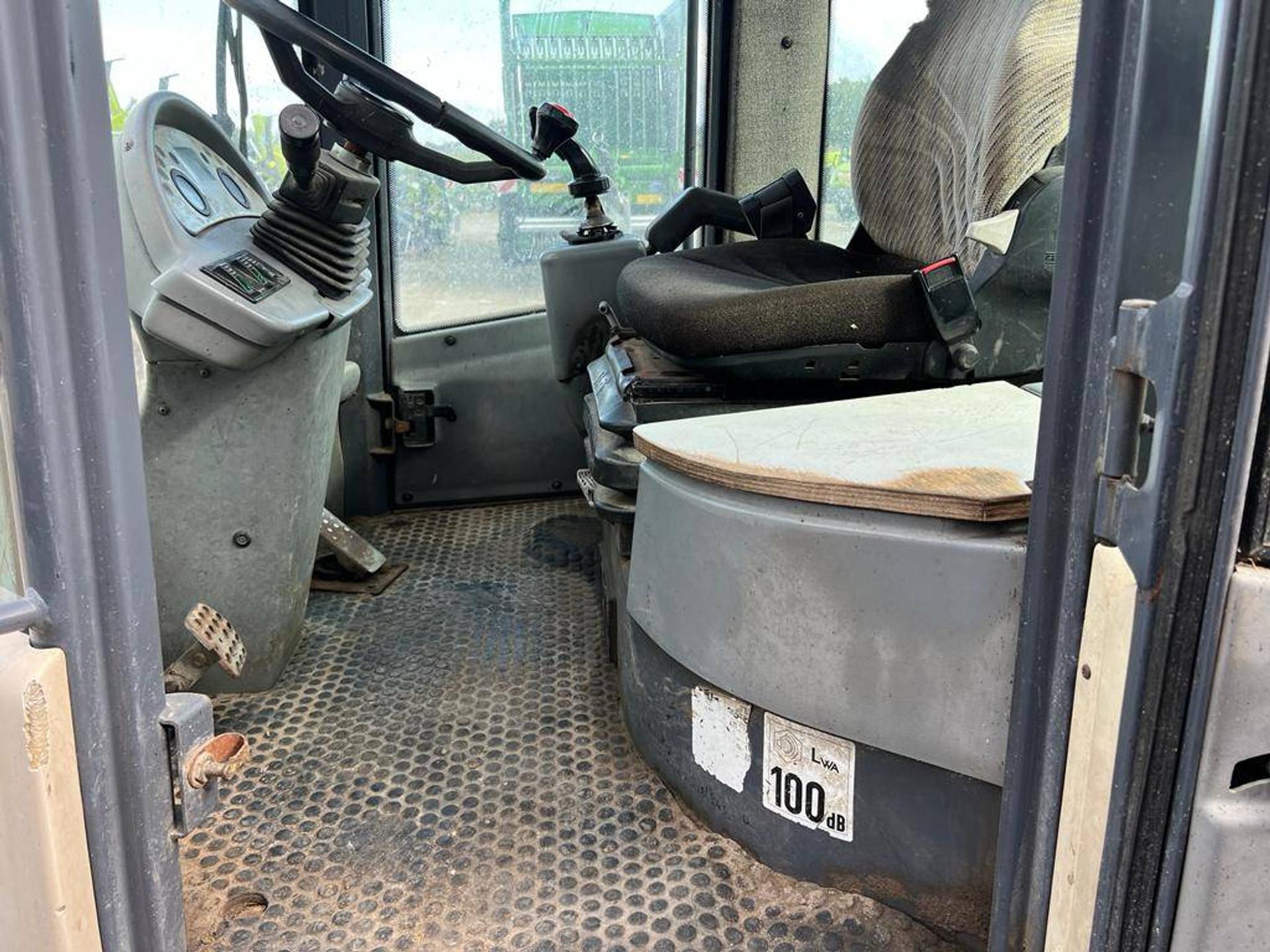 Foto 10 van Terex Schaeff SKL 834