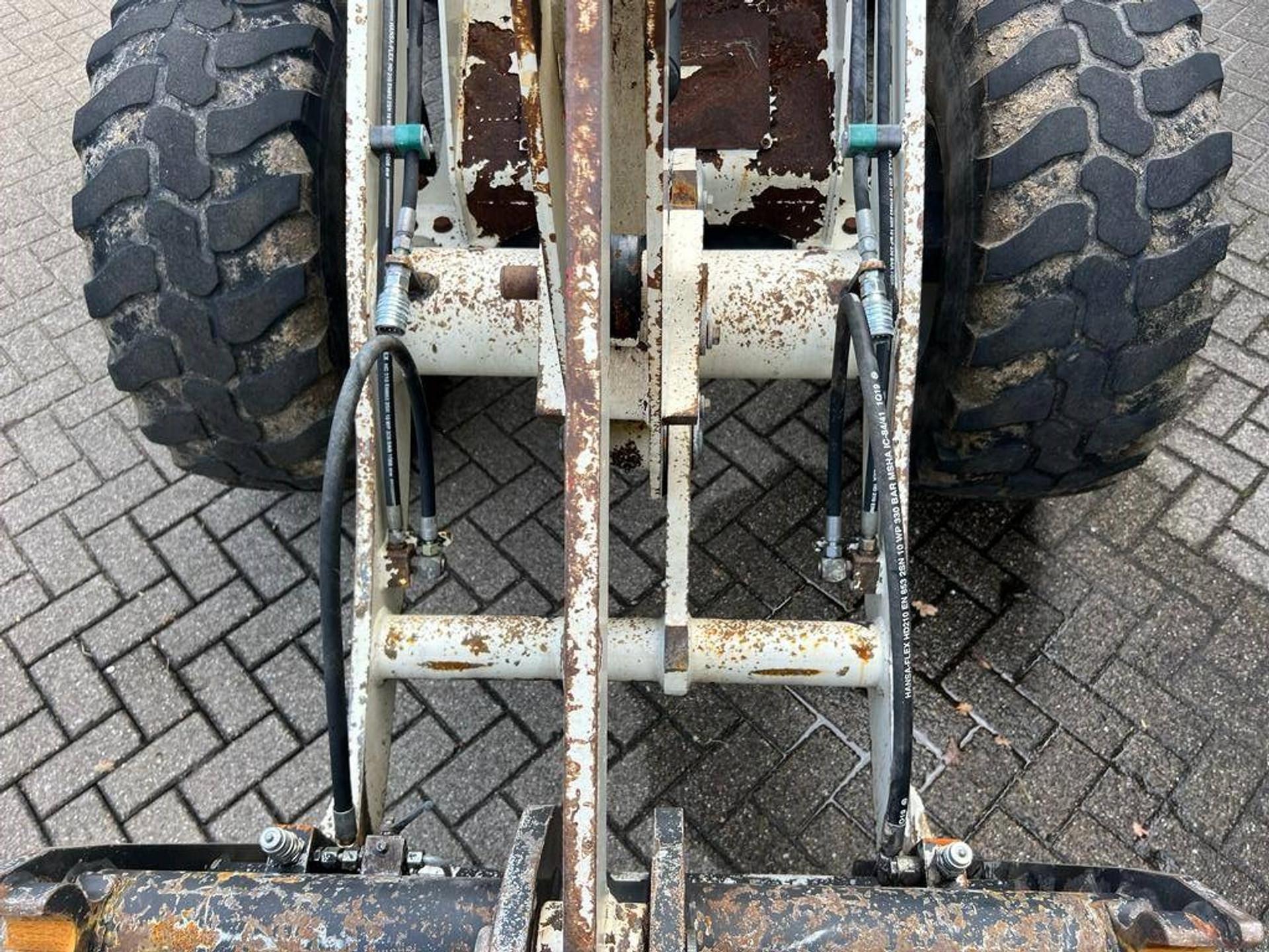 Foto 8 van Terex Schaeff SKL 834