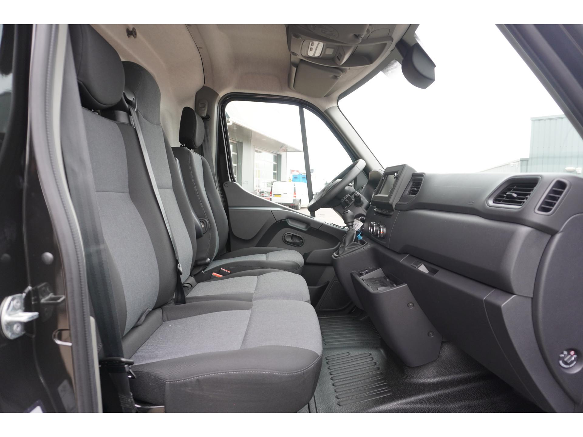 Foto 5 van Renault Master T35 2.3 dCi 180PK L2H2 Energy Work Edition Schuifdeur links en rechts