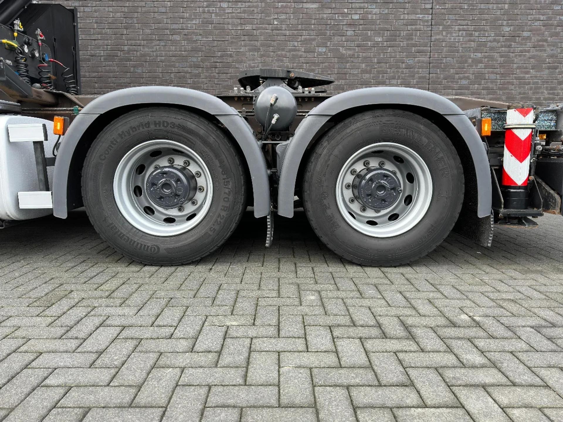 Foto 36 van Scania R520 V8 8X4 TREKKER-BAKWAGEN COMBI + PALFINGER PK 92002-SH G + JIB PJ 125 E KRAAN/KRAN/CRANE/GRUA