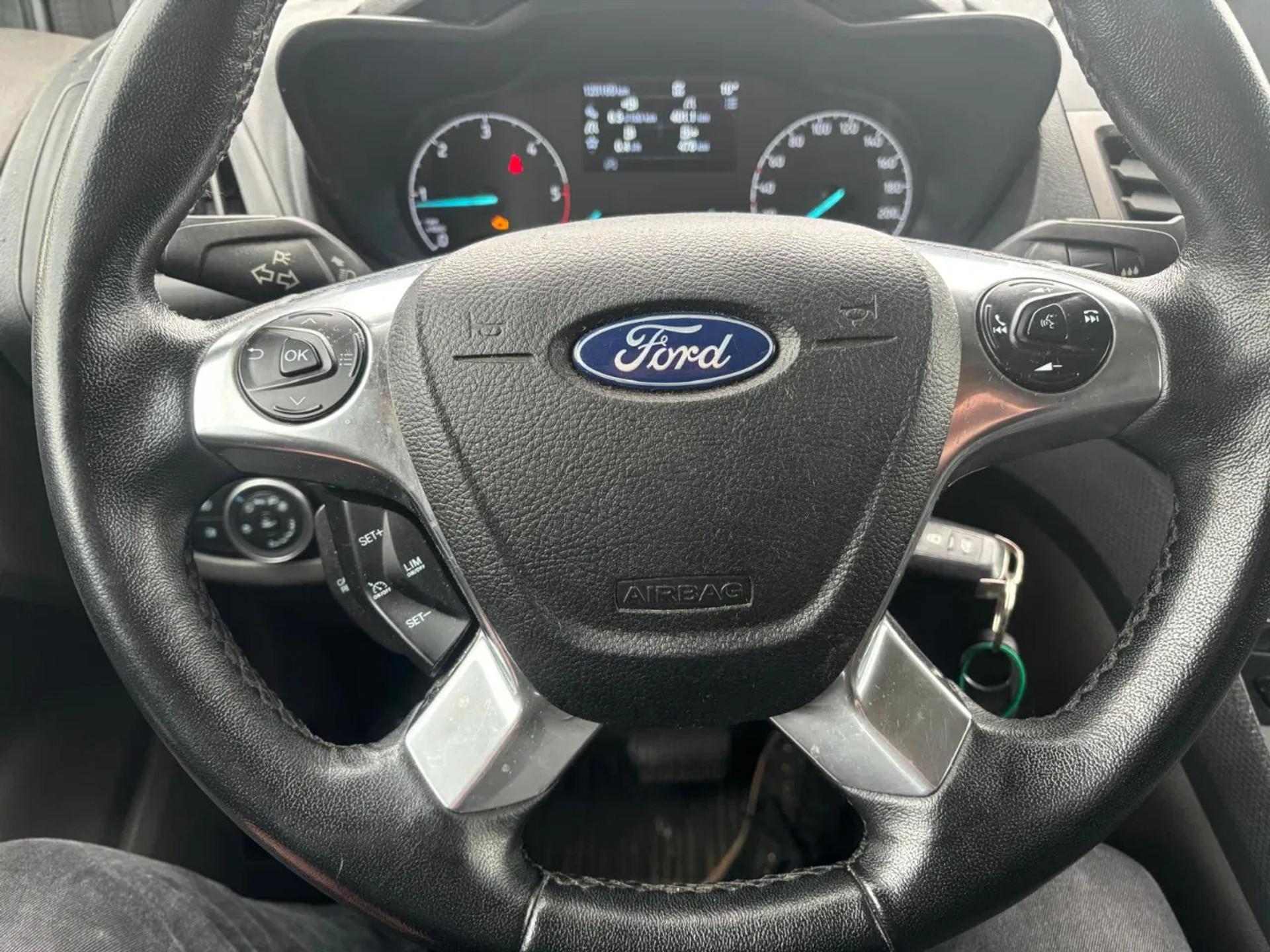 Foto 10 van Ford 1.5 EcoBleu L2H1 Automaat Airco Navi Cruisecontrol 3 Zits