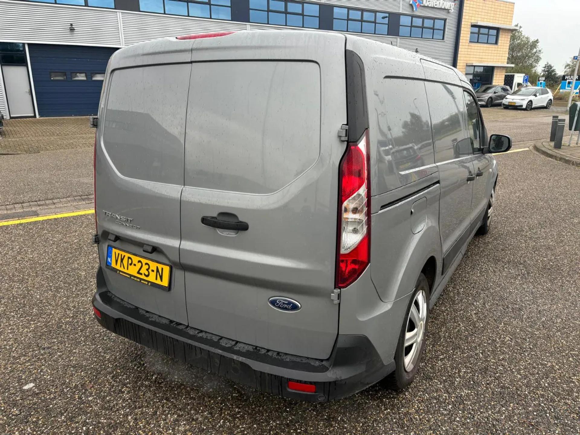 Foto 3 van Ford 1.5 EcoBleu L2H1 Automaat Airco Navi Cruisecontrol 3 Zits