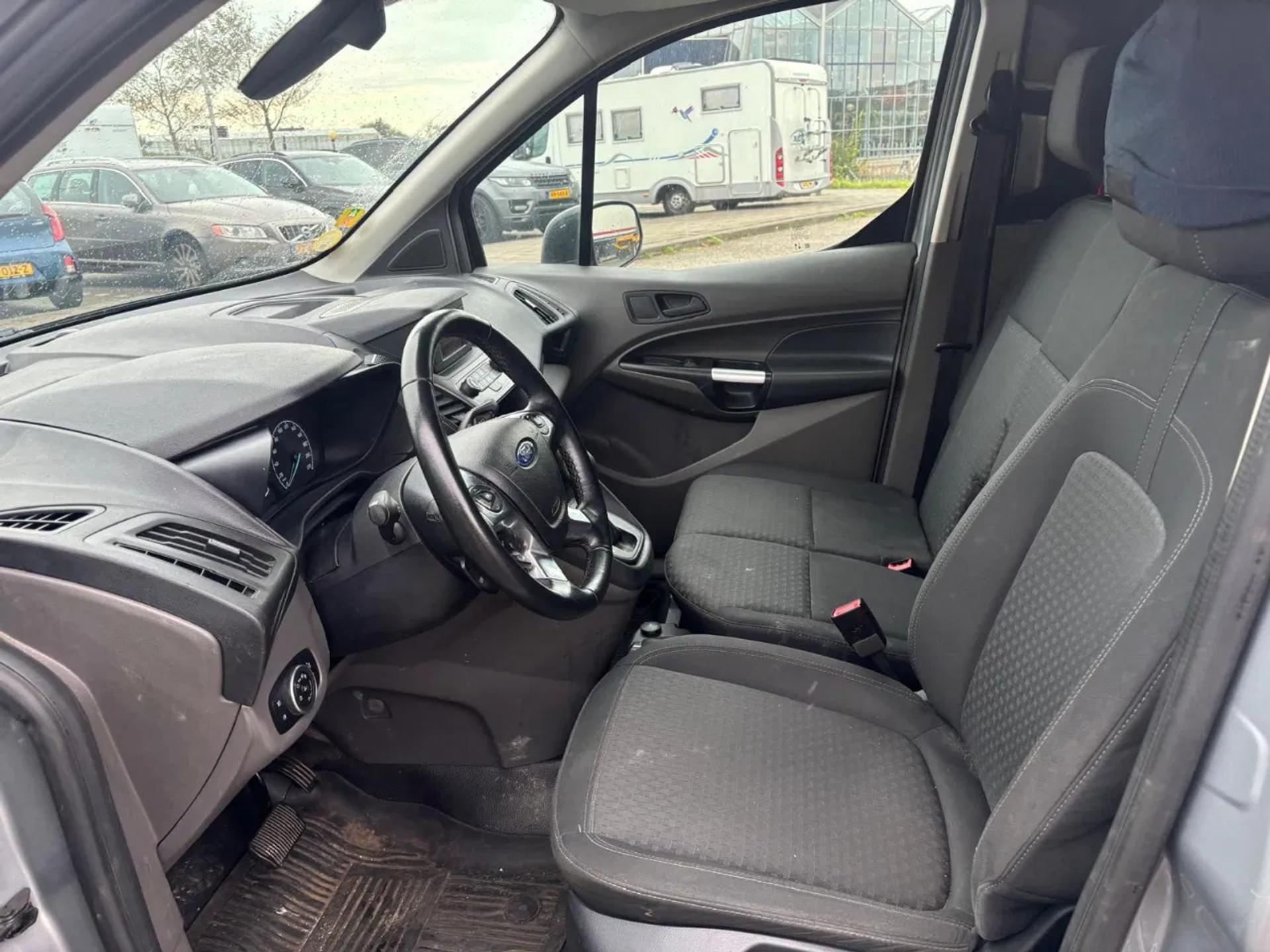 Foto 4 van Ford 1.5 EcoBleu L2H1 Automaat Airco Navi Cruisecontrol 3 Zits