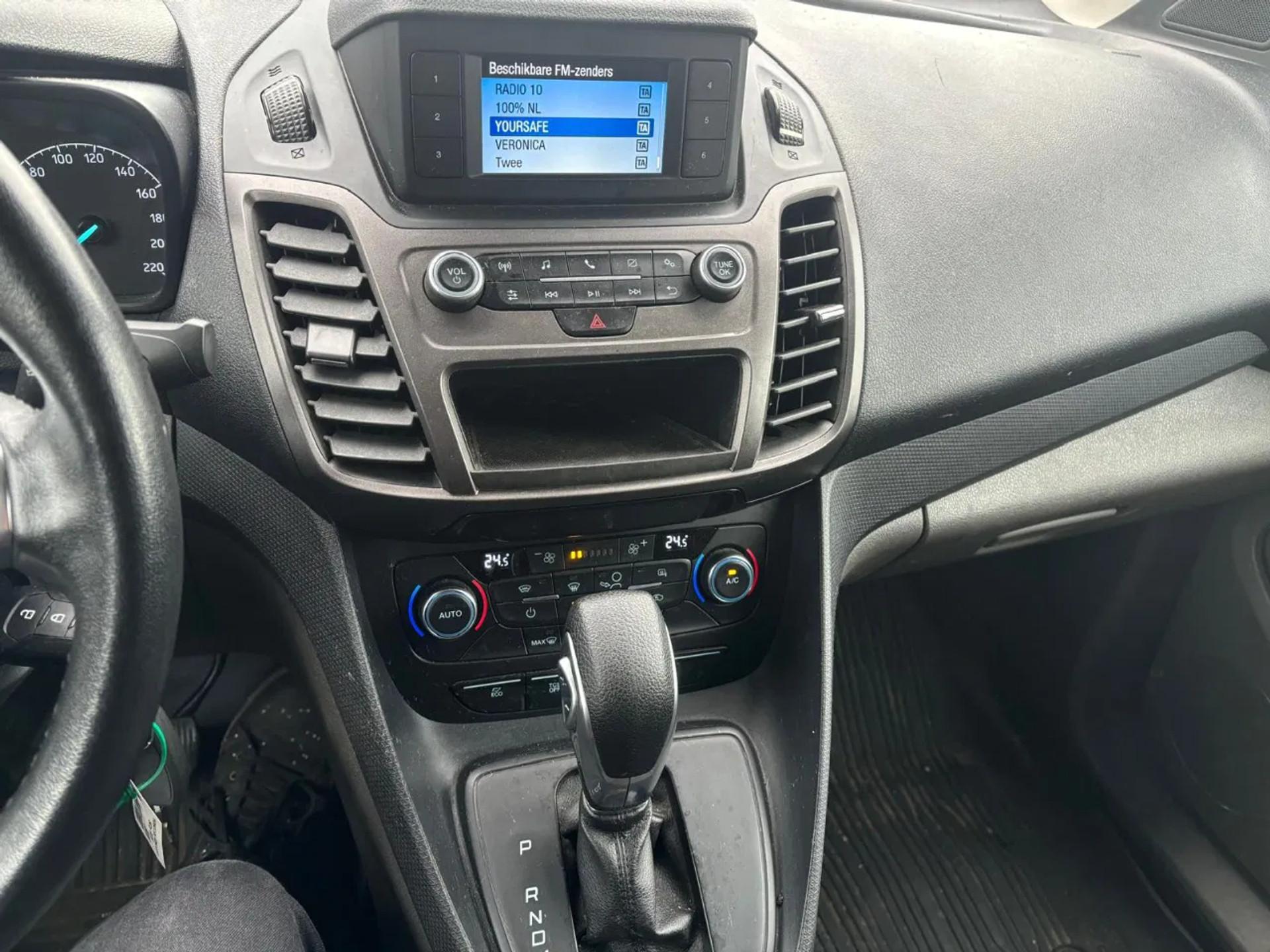 Foto 6 van Ford 1.5 EcoBleu L2H1 Automaat Airco Navi Cruisecontrol 3 Zits