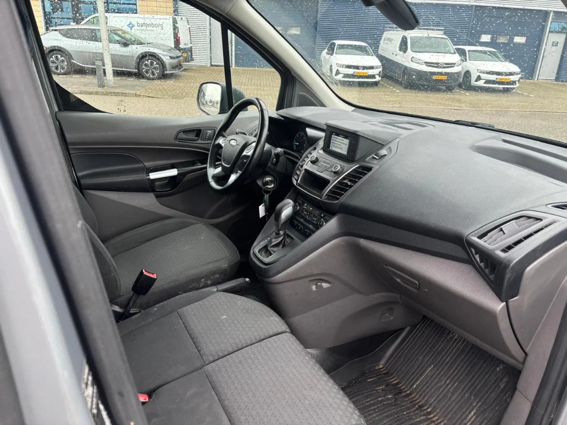 Foto 7 van Ford 1.5 EcoBleu L2H1 Automaat Airco Navi Cruisecontrol 3 Zits