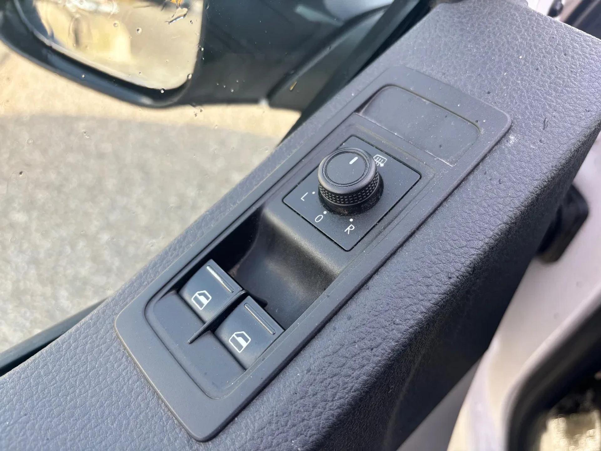 Foto 10 van Volkswagen 2.0TDI L2H1 Airco Navi Cruisecontrol Trekhaak EURO 6