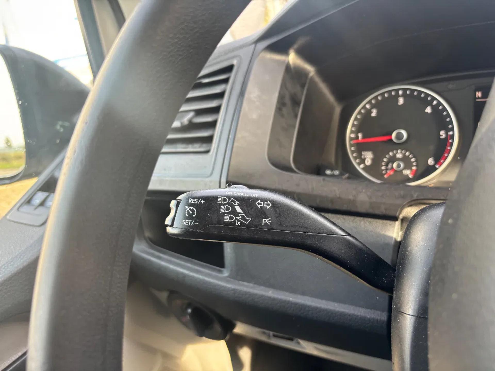 Foto 12 van Volkswagen 2.0TDI L2H1 Airco Navi Cruisecontrol Trekhaak EURO 6
