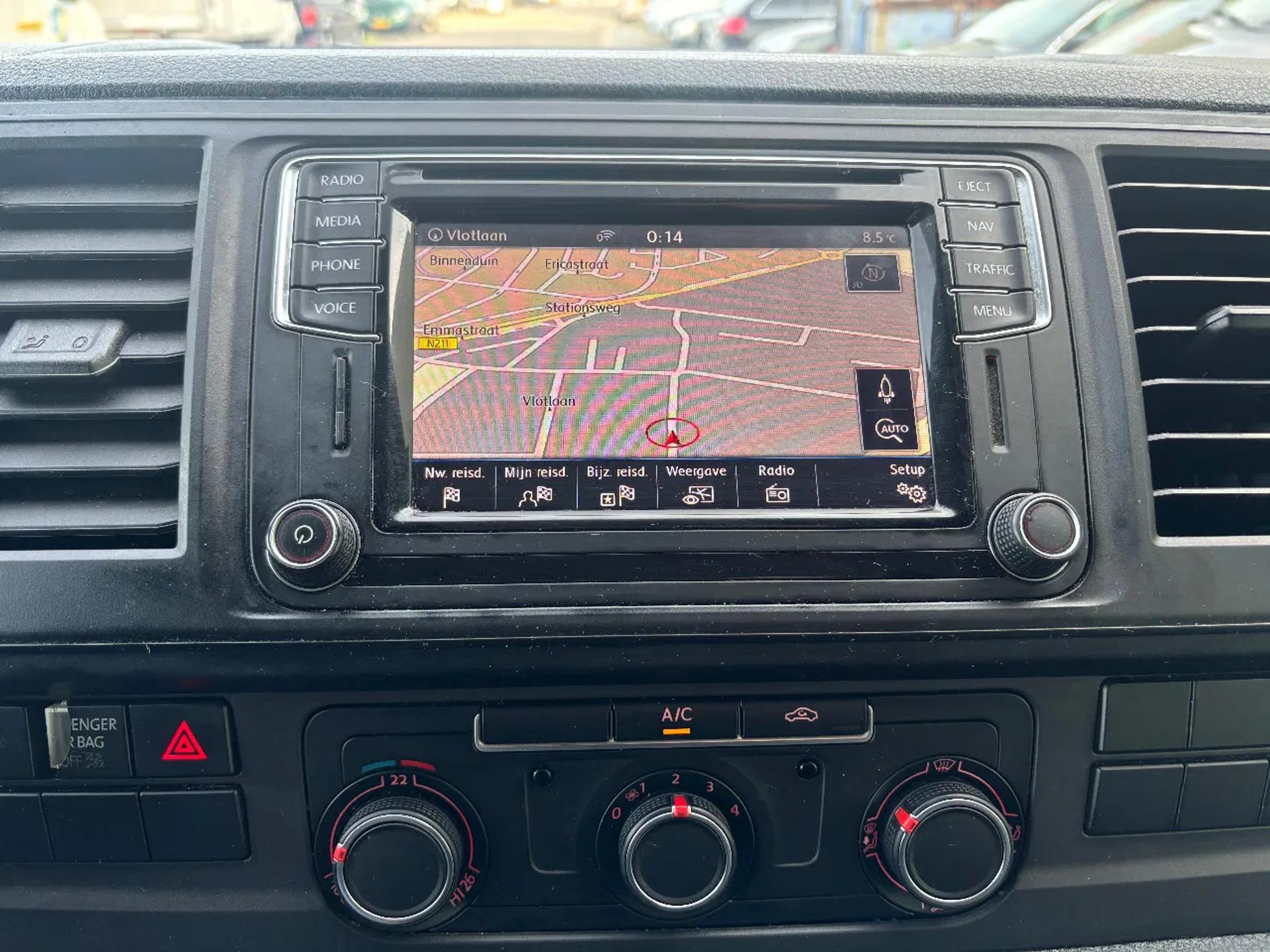 Foto 13 van Volkswagen 2.0TDI L2H1 Airco Navi Cruisecontrol Trekhaak EURO 6