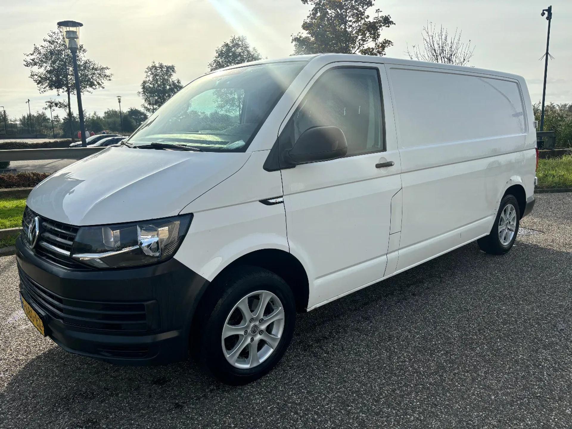 Foto 2 van Volkswagen 2.0TDI L2H1 Airco Navi Cruisecontrol Trekhaak EURO 6