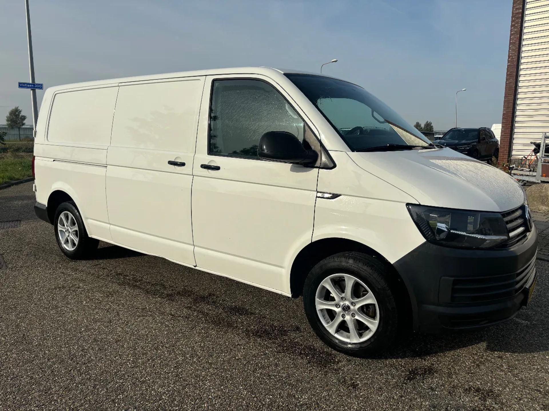 Foto 3 van Volkswagen 2.0TDI L2H1 Airco Navi Cruisecontrol Trekhaak EURO 6