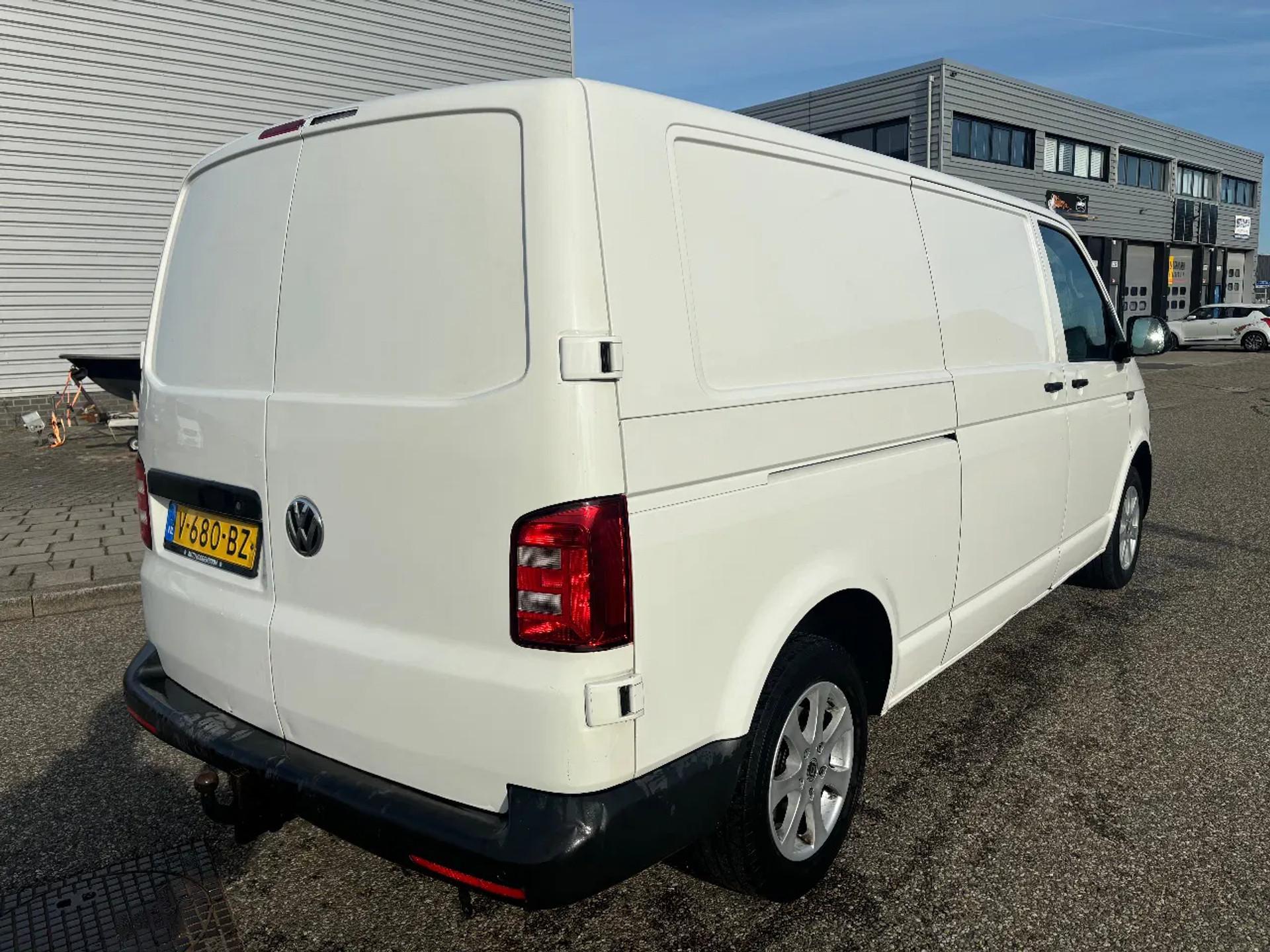 Foto 4 van Volkswagen 2.0TDI L2H1 Airco Navi Cruisecontrol Trekhaak EURO 6