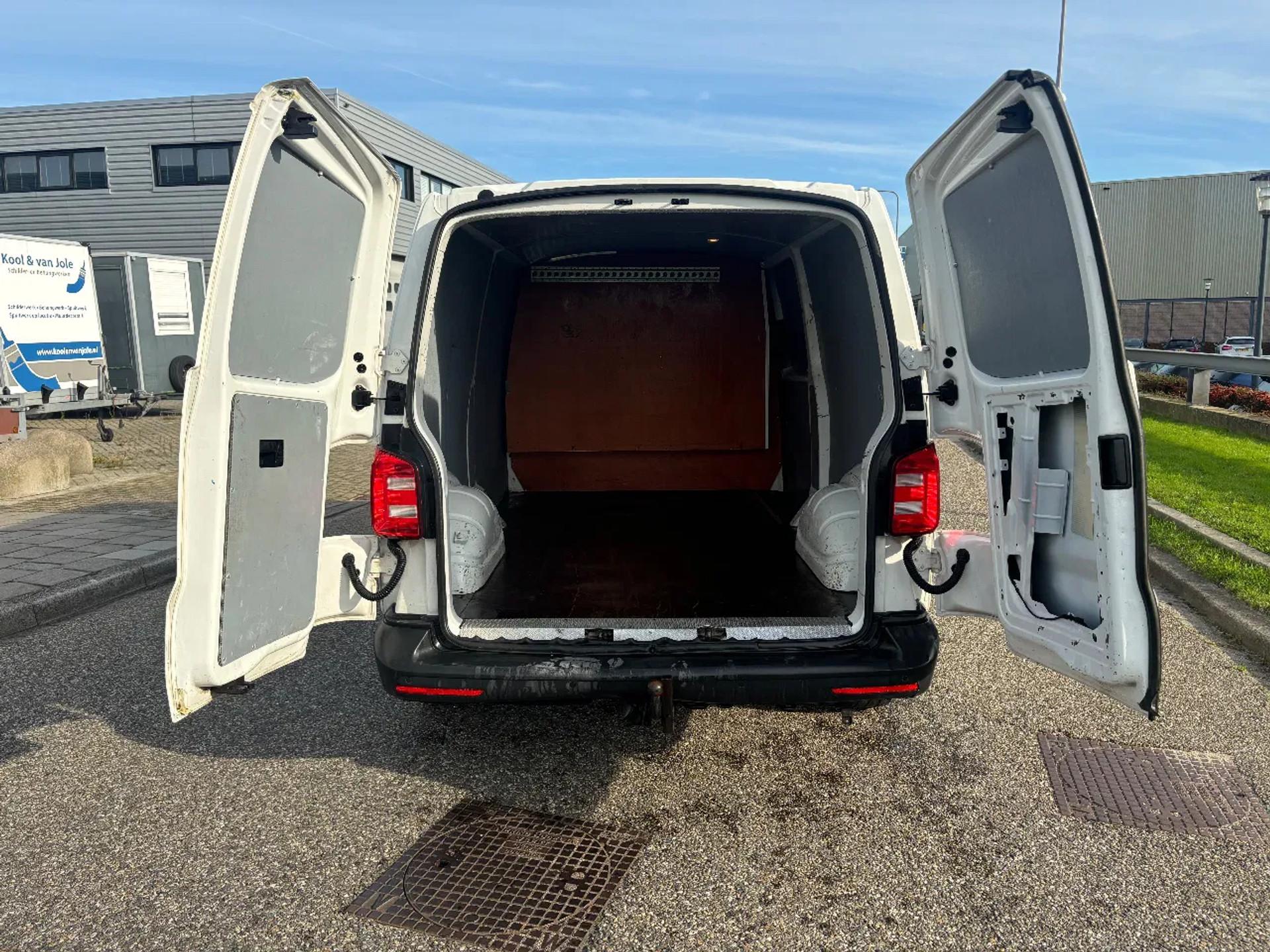Foto 6 van Volkswagen 2.0TDI L2H1 Airco Navi Cruisecontrol Trekhaak EURO 6