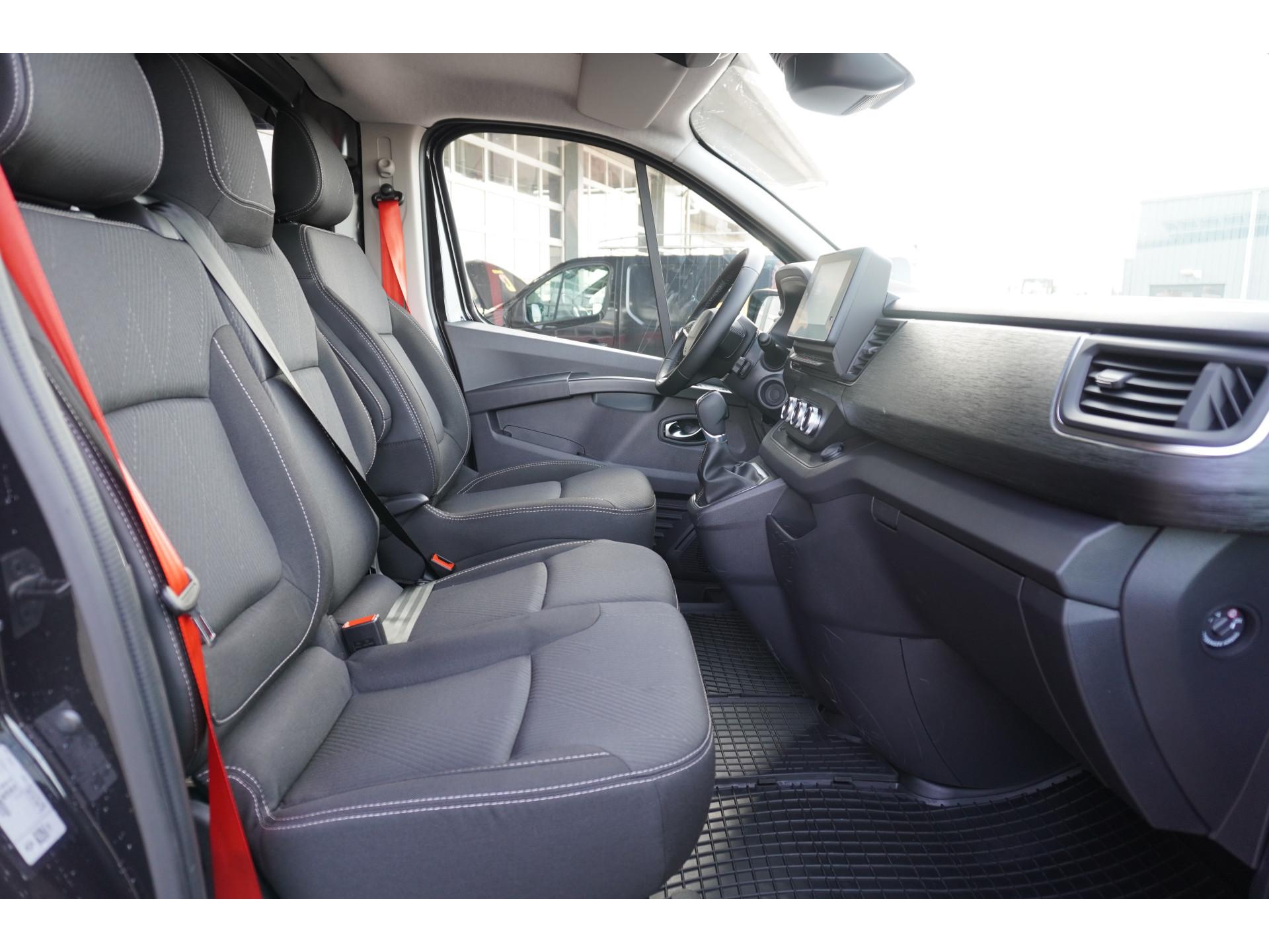 Foto 14 van Renault 2.0 Blue dCi 170pk T30 L2H1 Red Edition Exclusive Automaat Schuifdeur L / R
