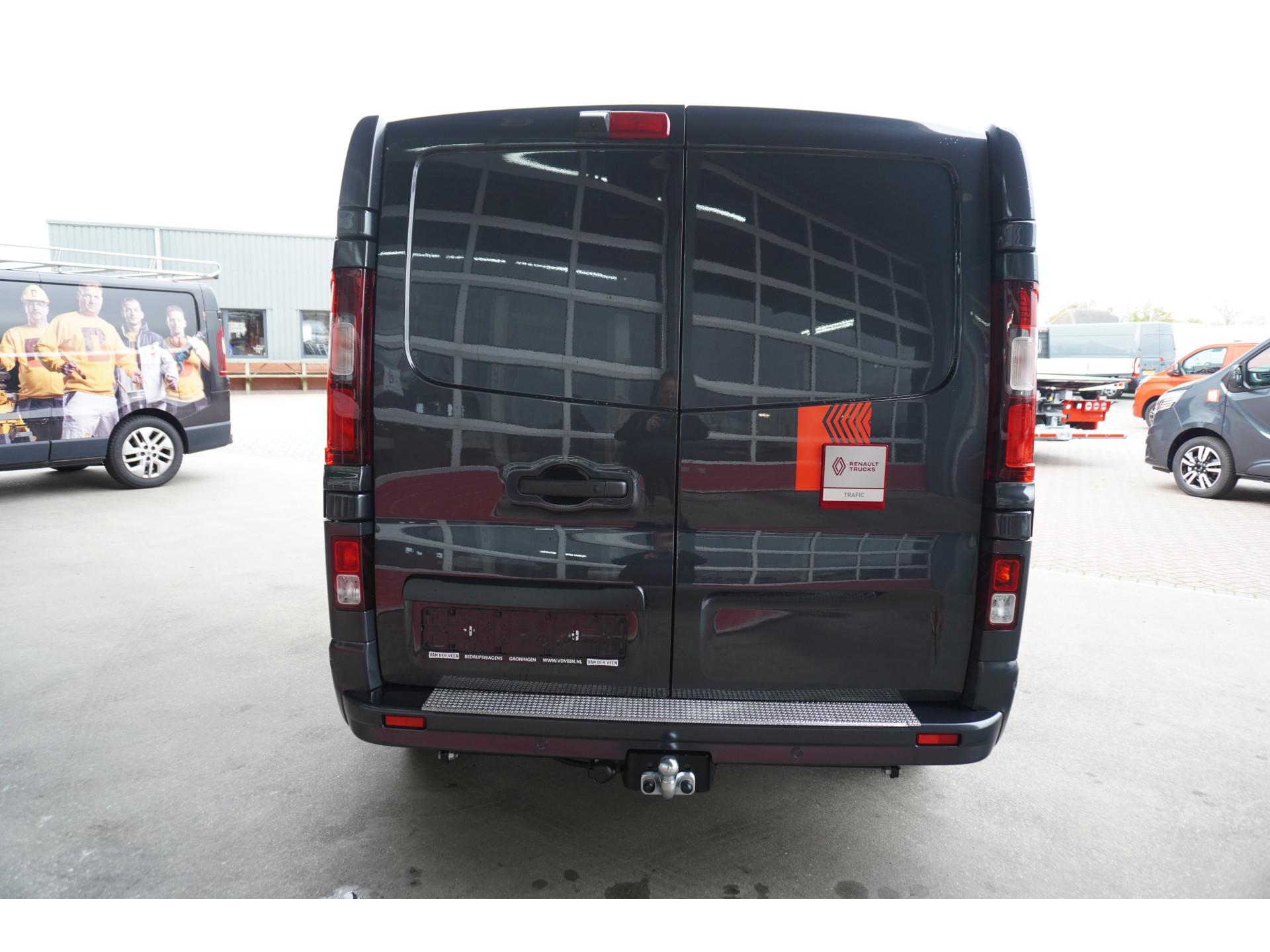 Foto 5 van Renault 2.0 Blue dCi 170pk T30 L2H1 Red Edition Exclusive Automaat Schuifdeur L / R