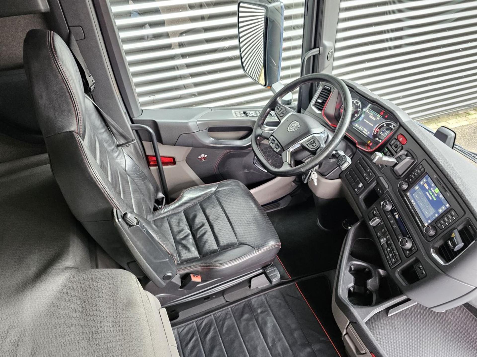 Foto 10 van Scania S520 V8 6x2/4 / PUSHER / 104 cm / RETARDER