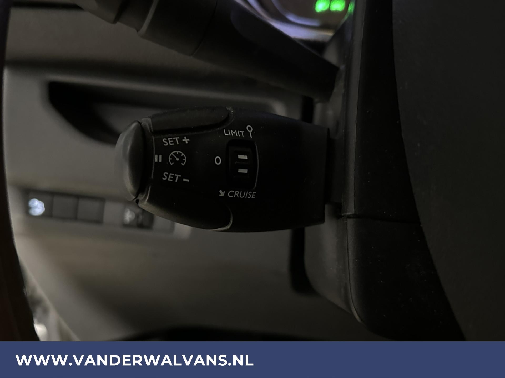 Foto 6 van Opel Vivaro 2.0 CDTI 123pk L3H1 XL Sport Euro6 Airco | 2500kg Trekhaak | Parkeersensoren
