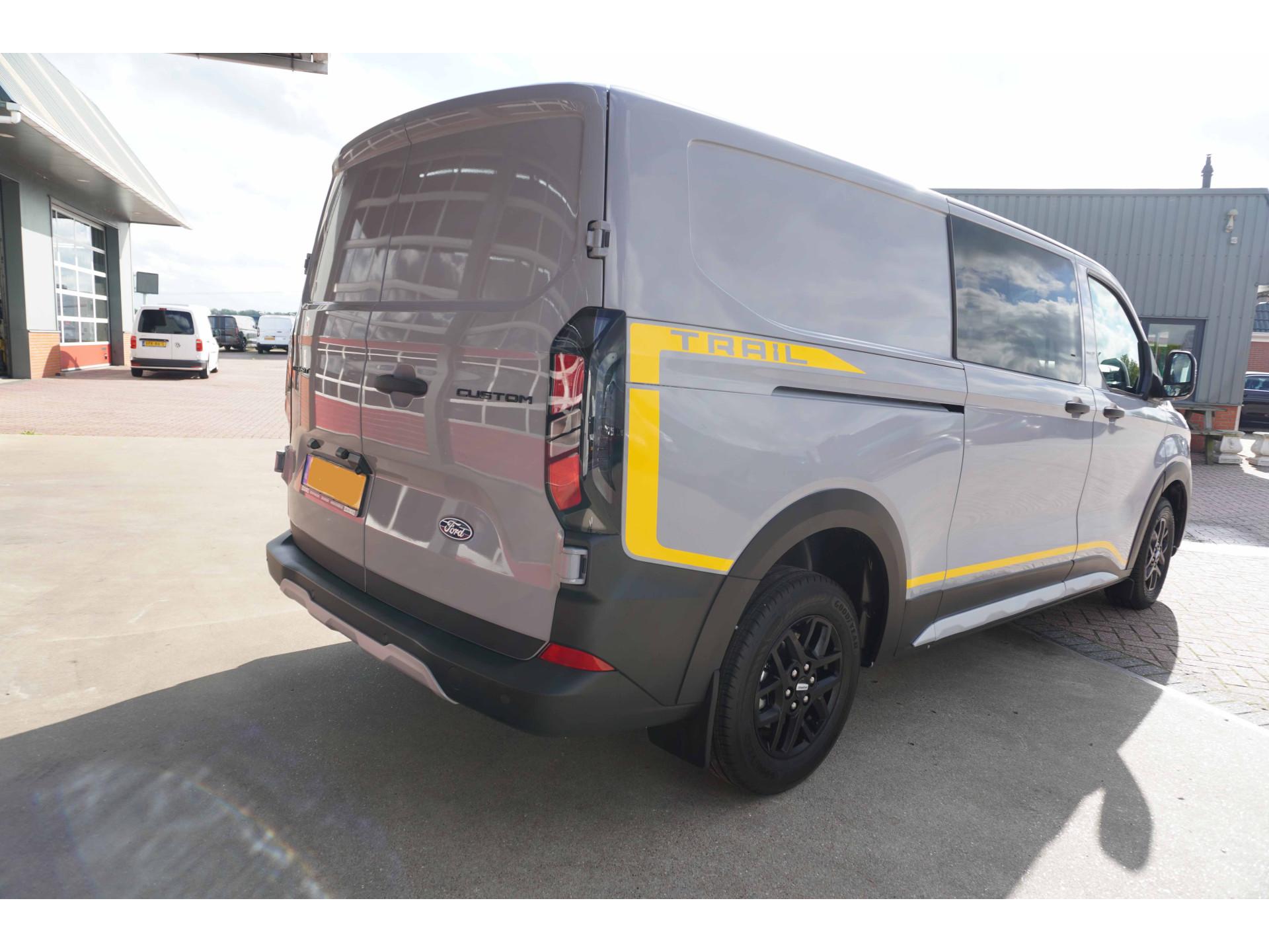 Foto 4 van Ford 320L 2.0 TDCI 136PK L2H1 Trail DubbelCabine Schuifdeur L/R