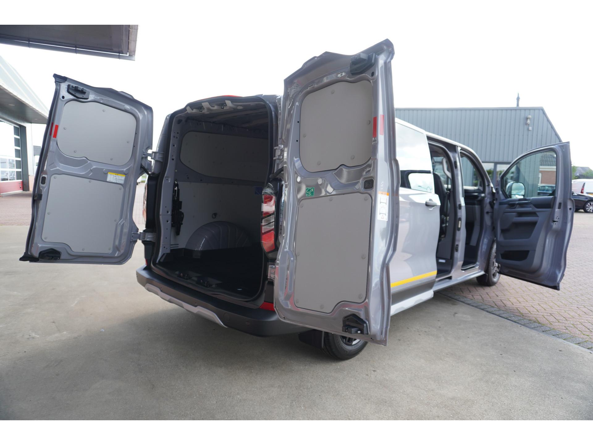 Foto 5 van Ford 320L 2.0 TDCI 136PK L2H1 Trail DubbelCabine Schuifdeur L/R