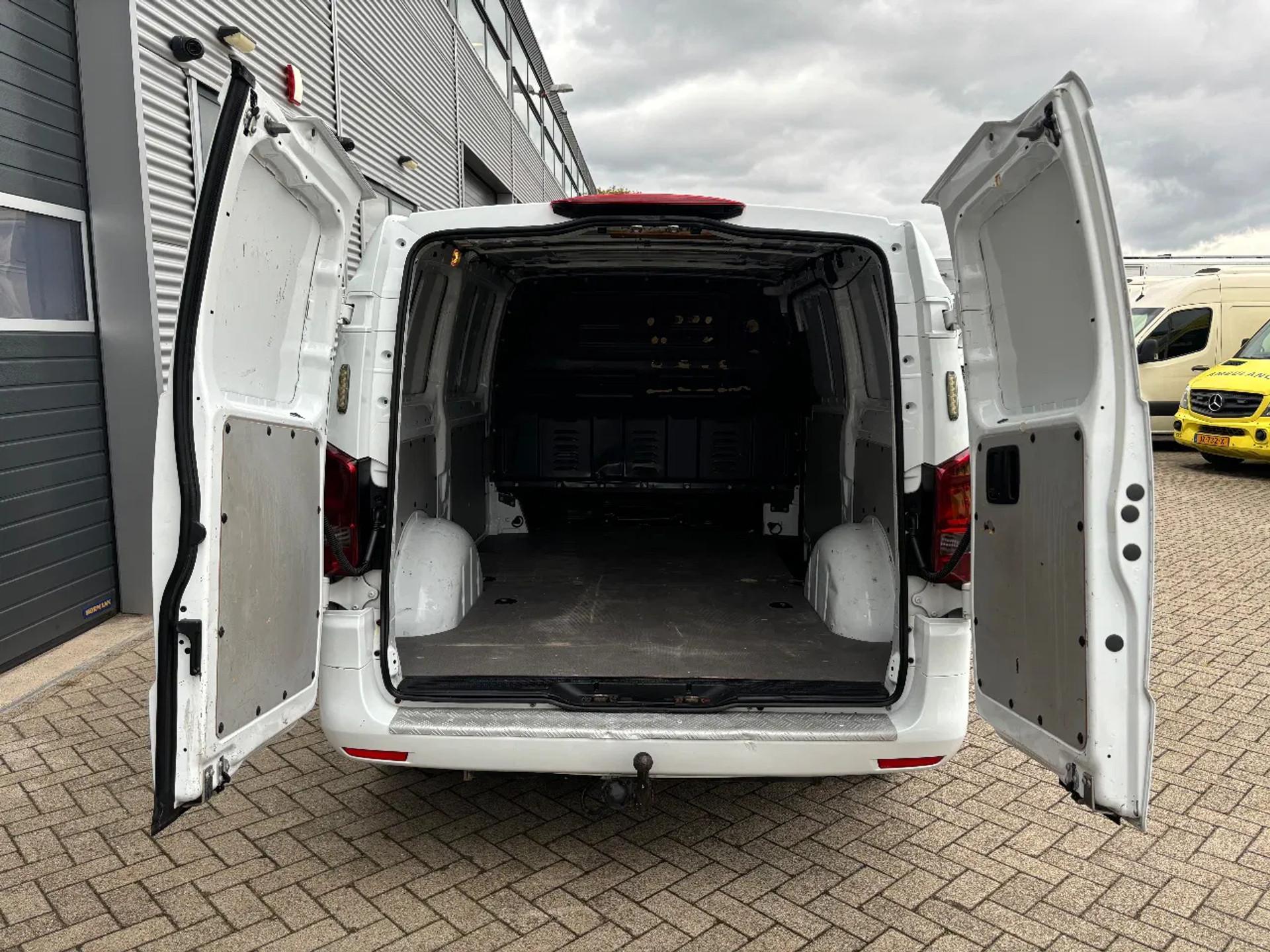 Foto 8 van Mercedes-Benz 119CDI L2H1 Automaat Airco Navi Cruisecontrol Trekhaak