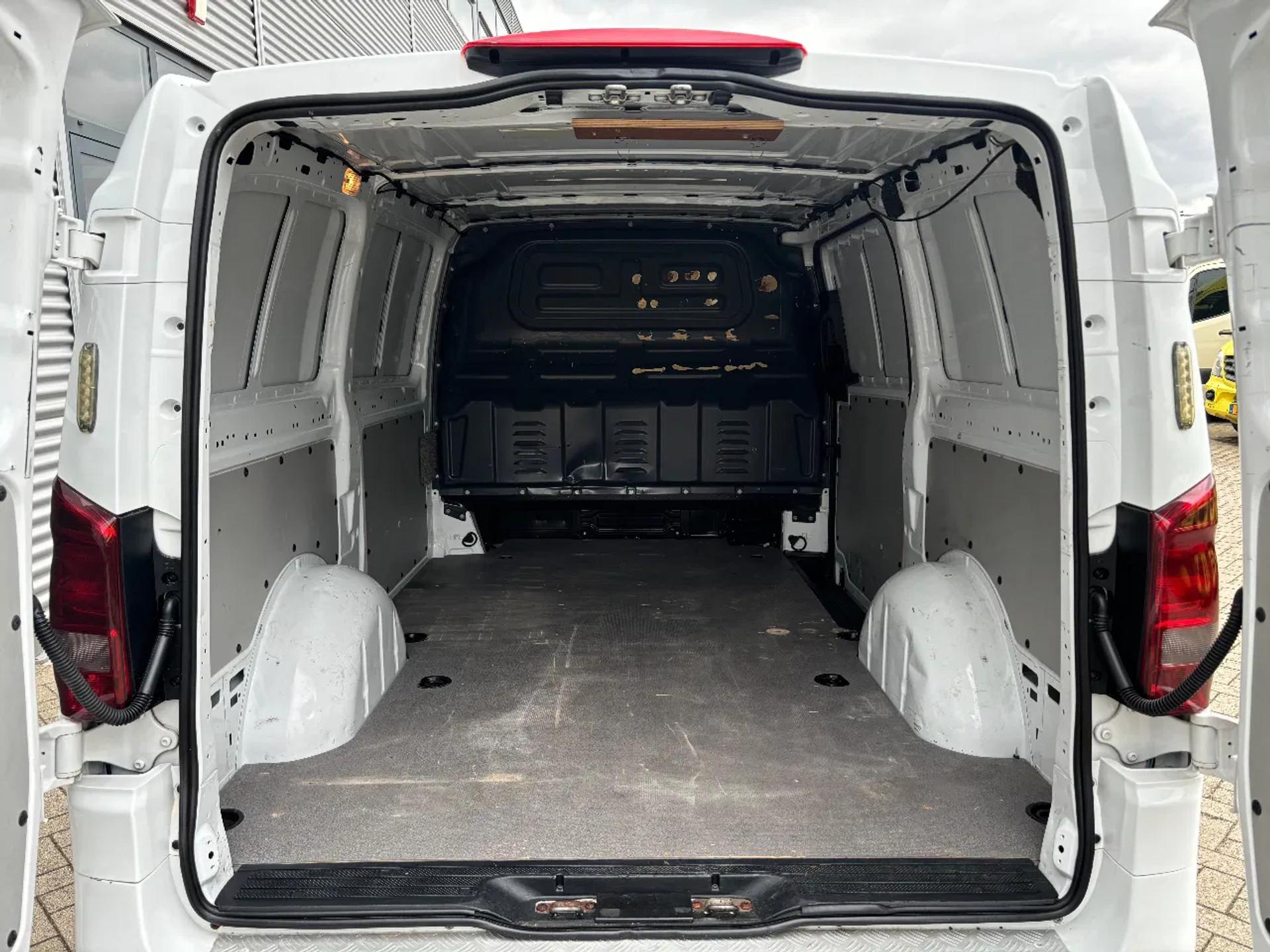Foto 9 van Mercedes-Benz 119CDI L2H1 Automaat Airco Navi Cruisecontrol Trekhaak