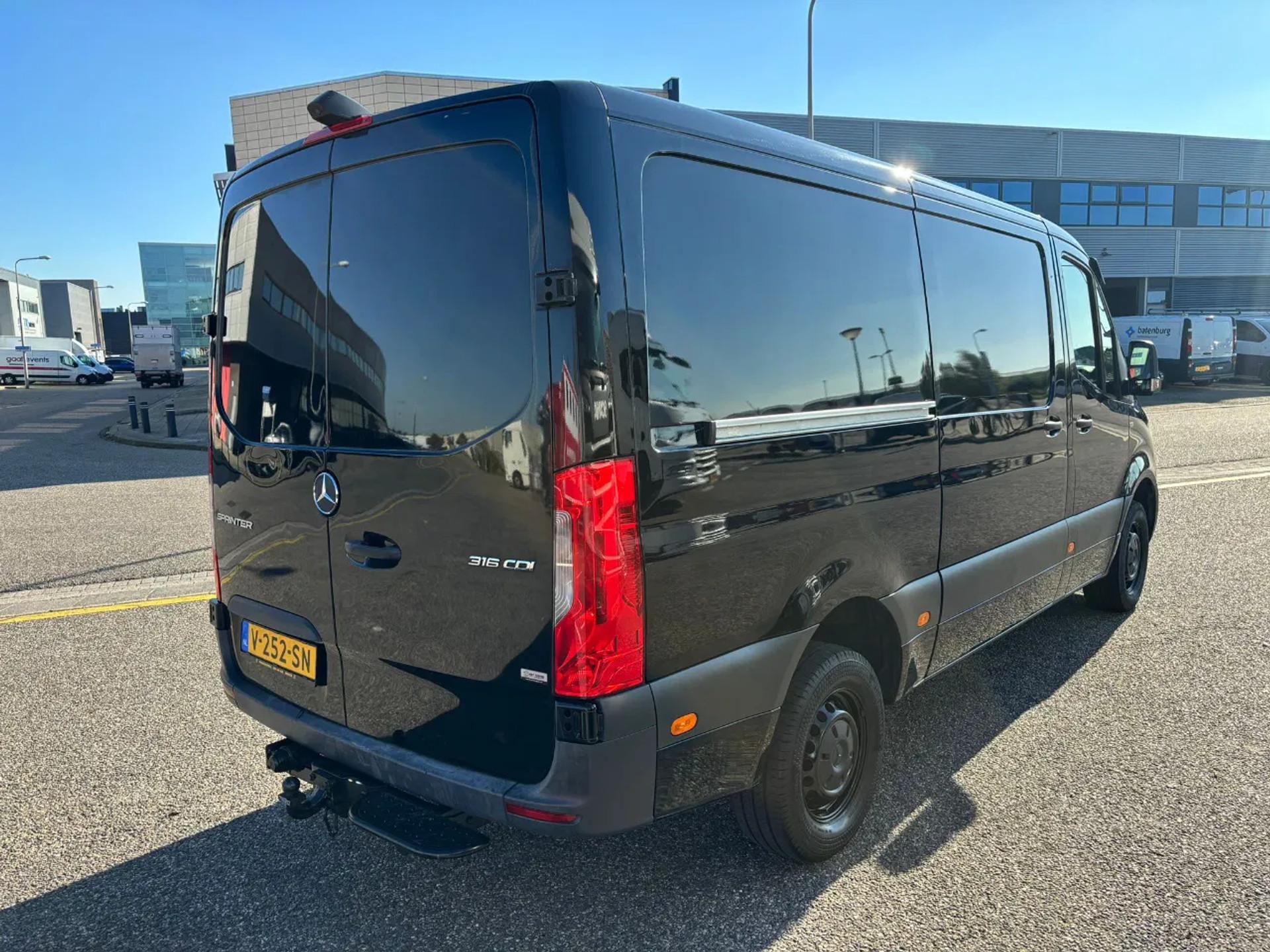 Foto 4 van Mercedes-Benz 316CDI L2H1 Automaat Airco Navi Cruisecontrol 3500KG Trekhaak