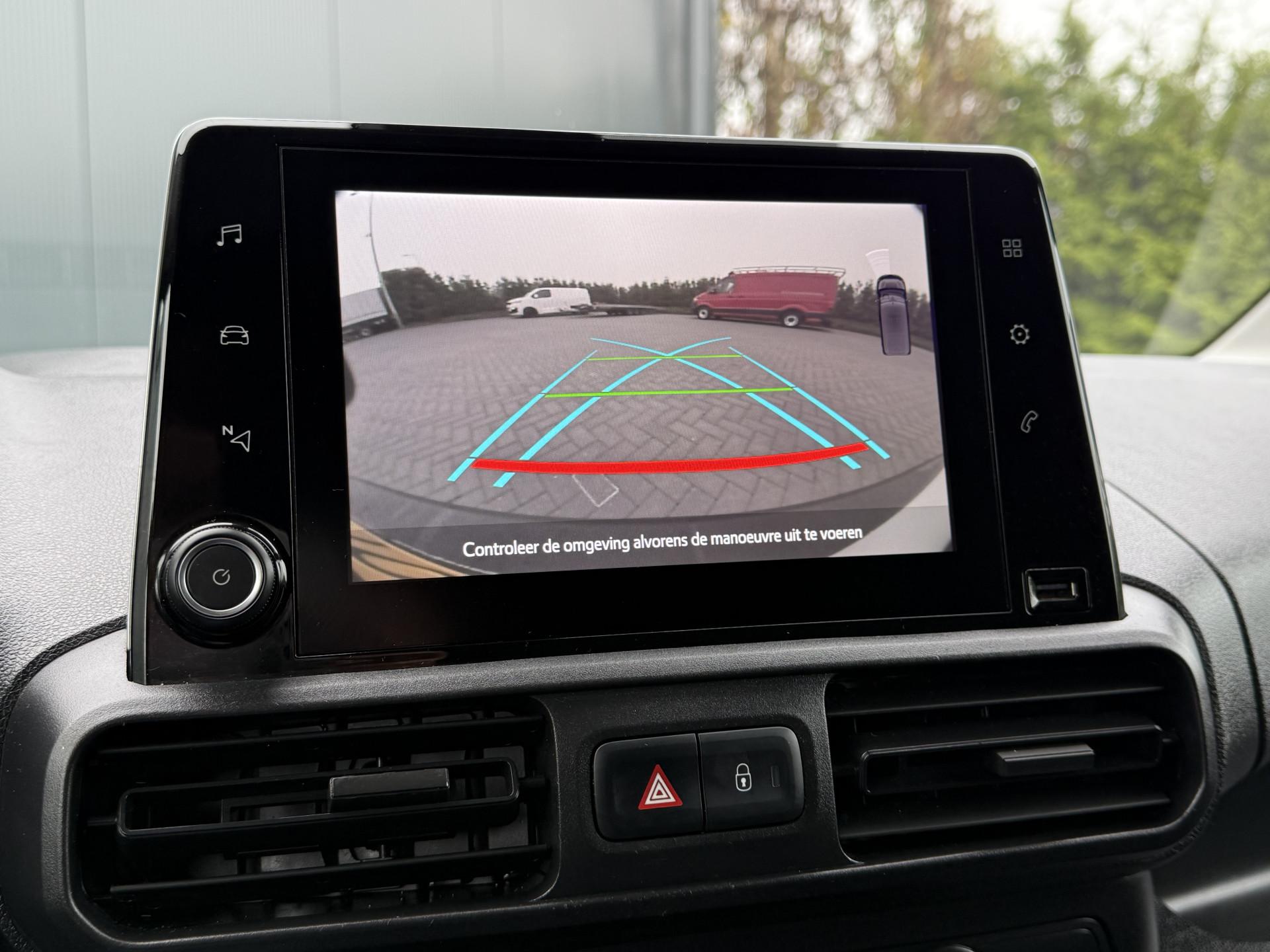 Foto 16 van Toyota 1.5 D-4D 102 PK / L2H1 / 1e EIG. / AIRCO / CRUISE / NAVI / CAMERA / CARPLAY