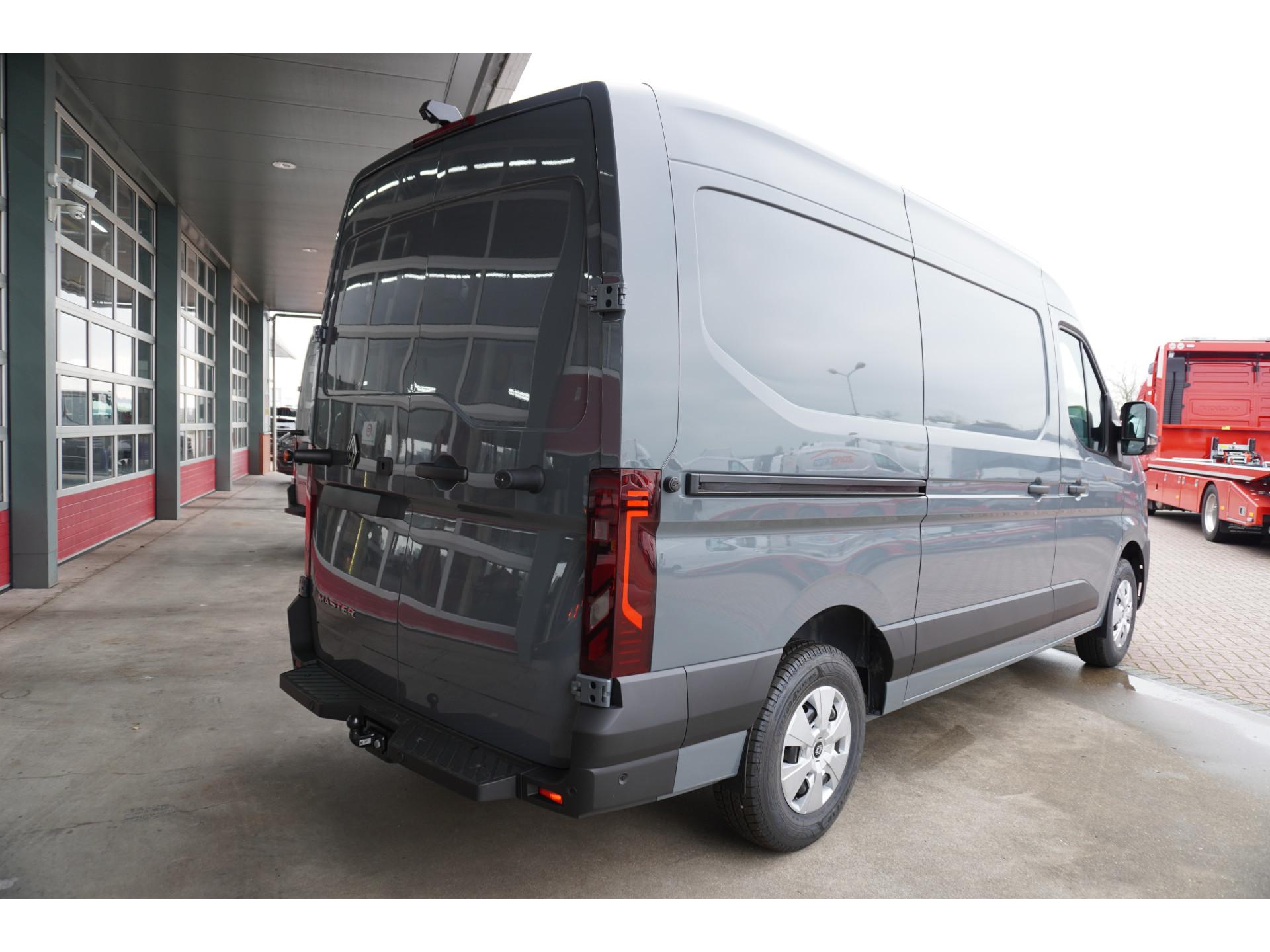 Foto 4 van Renault T35 2.0 dCi 170PK L2H2 Extra Schuifdeur L / R