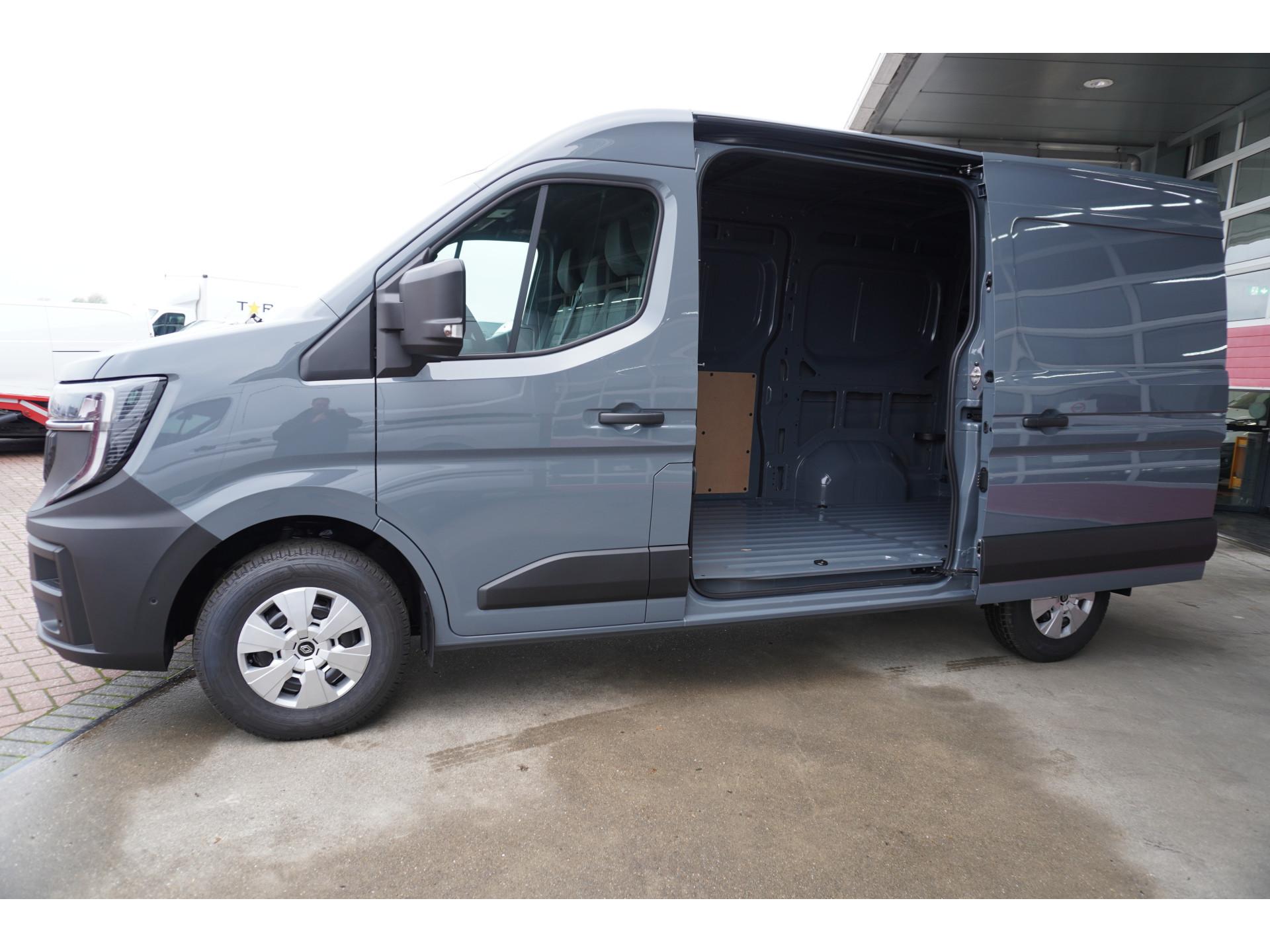 Foto 9 van Renault T35 2.0 dCi 170PK L2H2 Extra Schuifdeur L / R