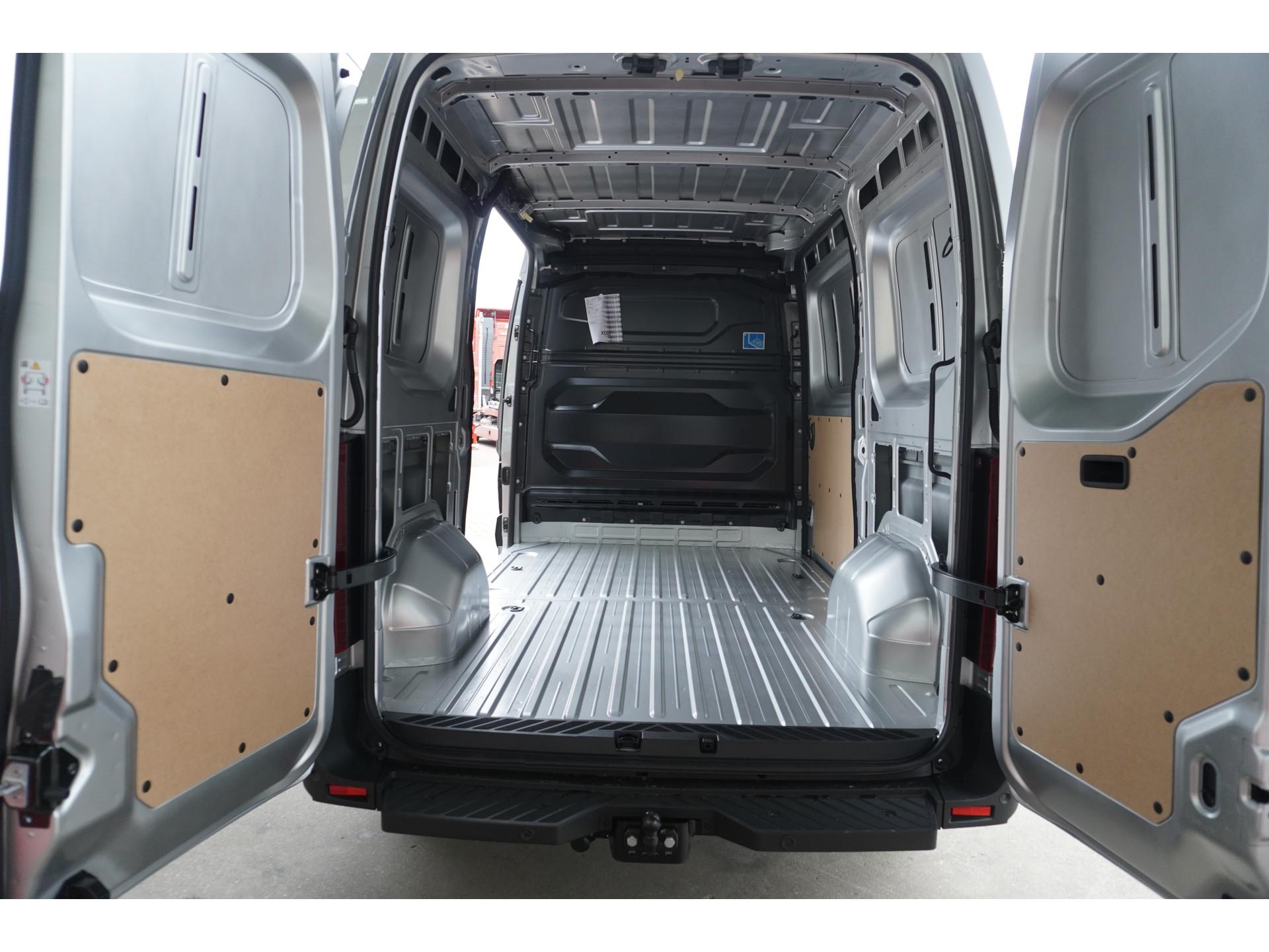 Foto 12 van Renault T35 2.0 dCi 170PK L2H2 Extra Schuifdeur L / R