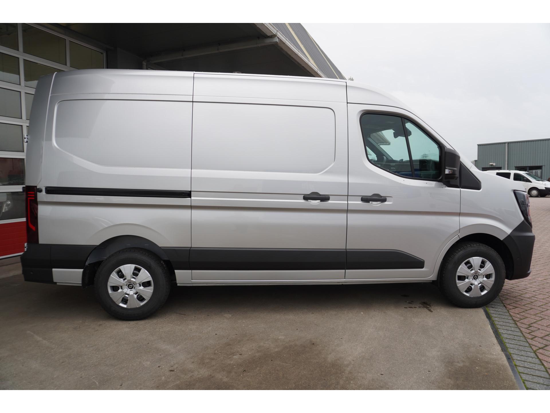 Foto 3 van Renault T35 2.0 dCi 170PK L2H2 Extra Schuifdeur L / R