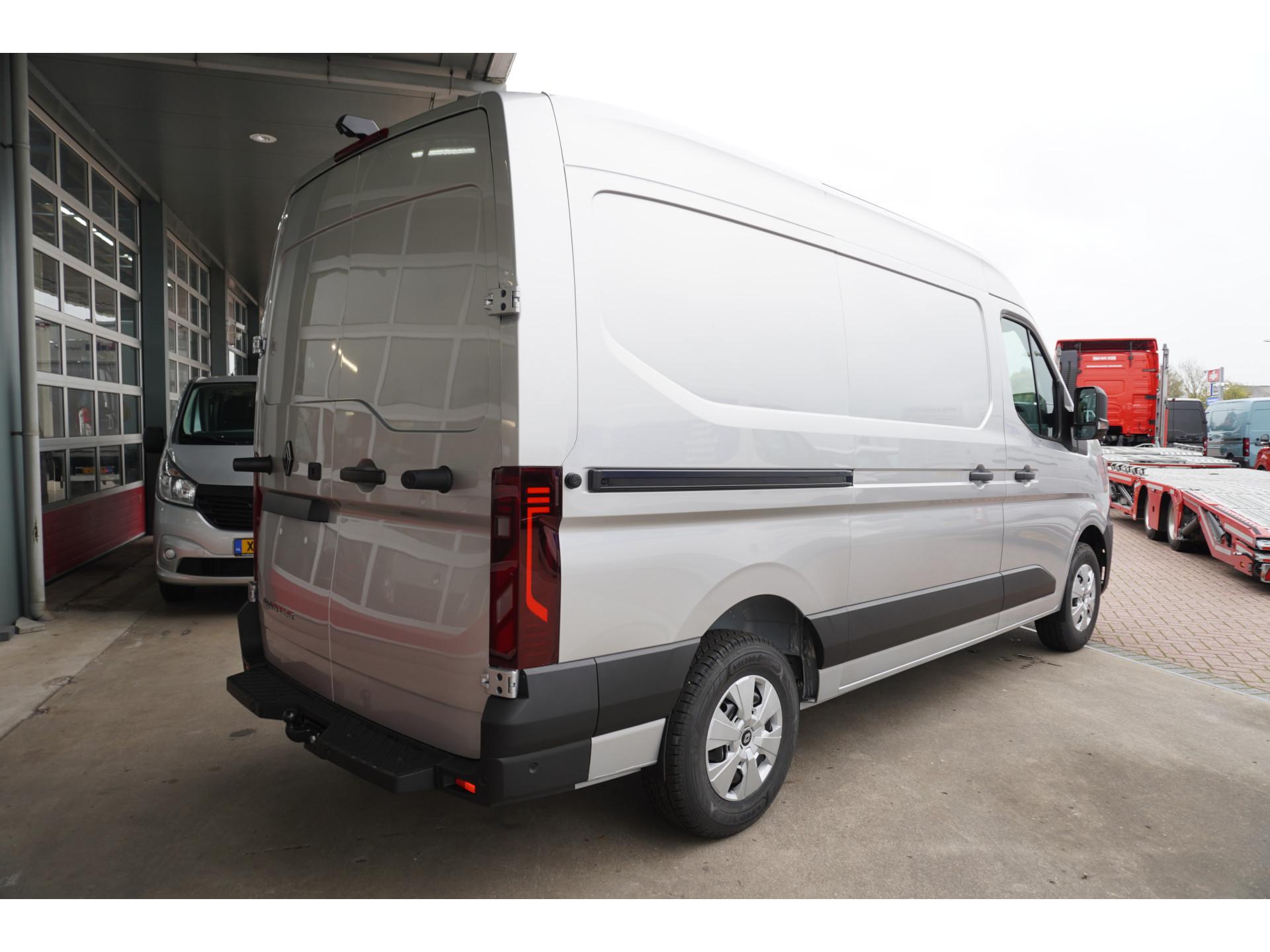 Foto 4 van Renault T35 2.0 dCi 170PK L2H2 Extra Schuifdeur L / R