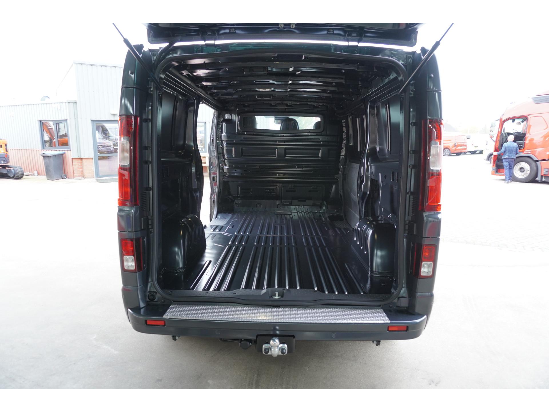 Foto 12 van Renault 2.0 Blue dCi 170pk T30 L2H1 Red Edition Exclusive Automaat Schuifdeur L / R