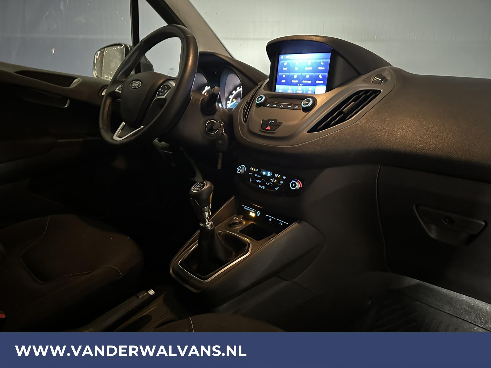 Foto 15 van Ford Transit Courier 1.5 TDCI 100pk L1H1 Limited Euro6 Airco | Navigatie | Apple Carplay | Cruisecontrol | Stoelverwarming