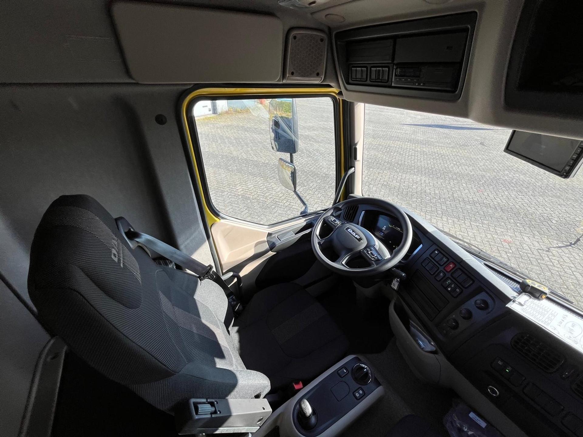 Foto 11 van DAF XB 260 FA ACC Bakwagen