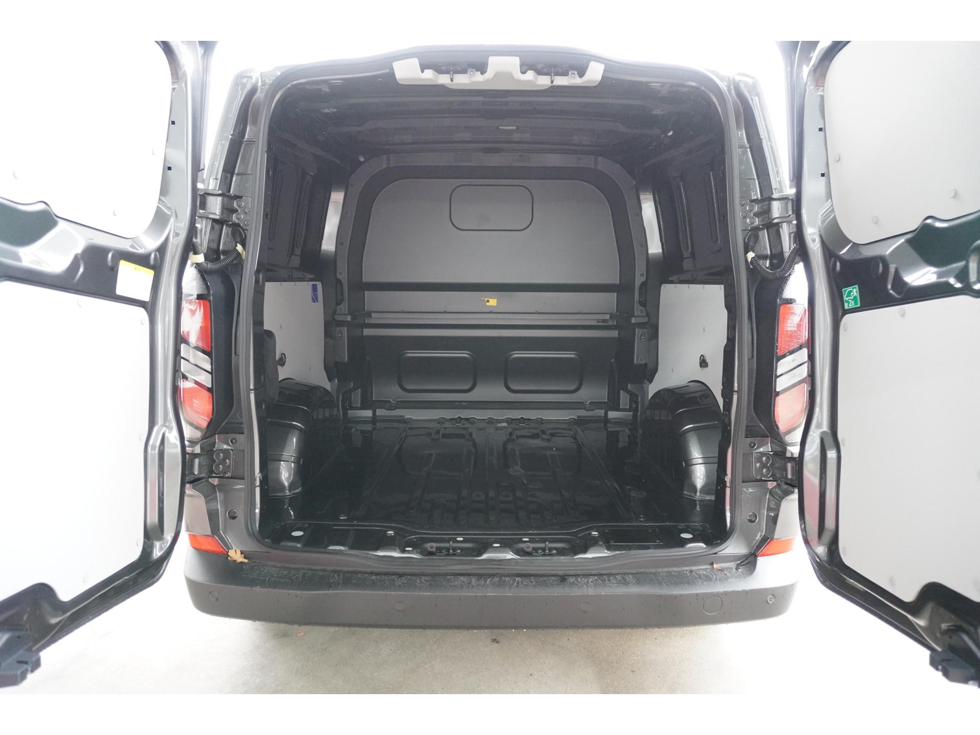 Foto 11 van Ford 320L 2.0 TDCI 150PK L2H1 Trend Dubbelcabine