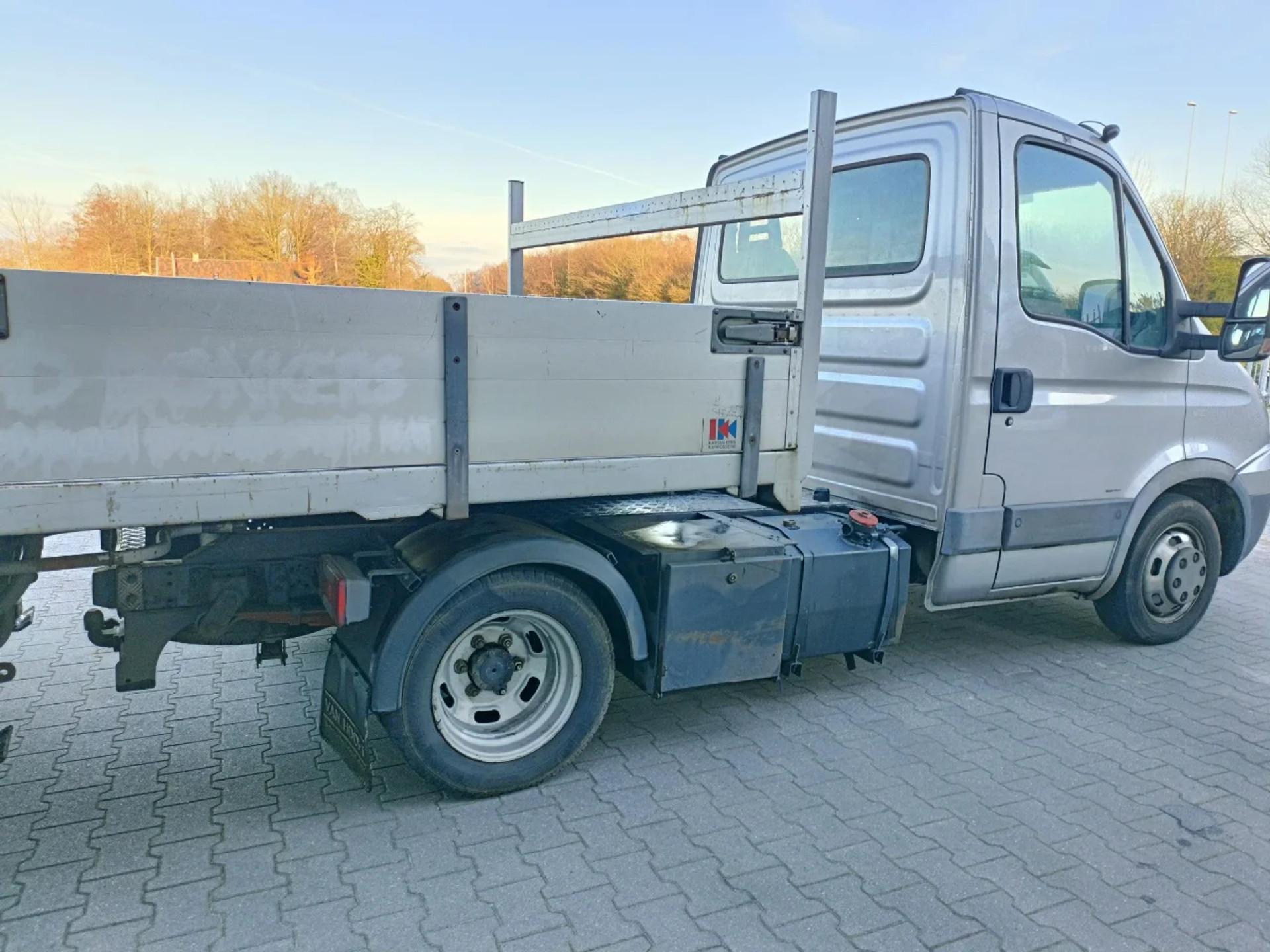 Foto 26 van Iveco Daily 35C18 BE COMBI - GESTUURDE OPLEGGER - PALFINGER KRAAN 4.5T RADIOGRAFISCH