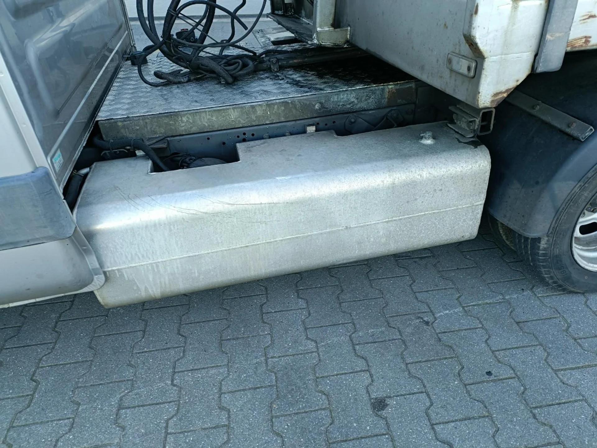 Foto 32 van Iveco Daily 35C18 BE COMBI - GESTUURDE OPLEGGER - PALFINGER KRAAN 4.5T RADIOGRAFISCH