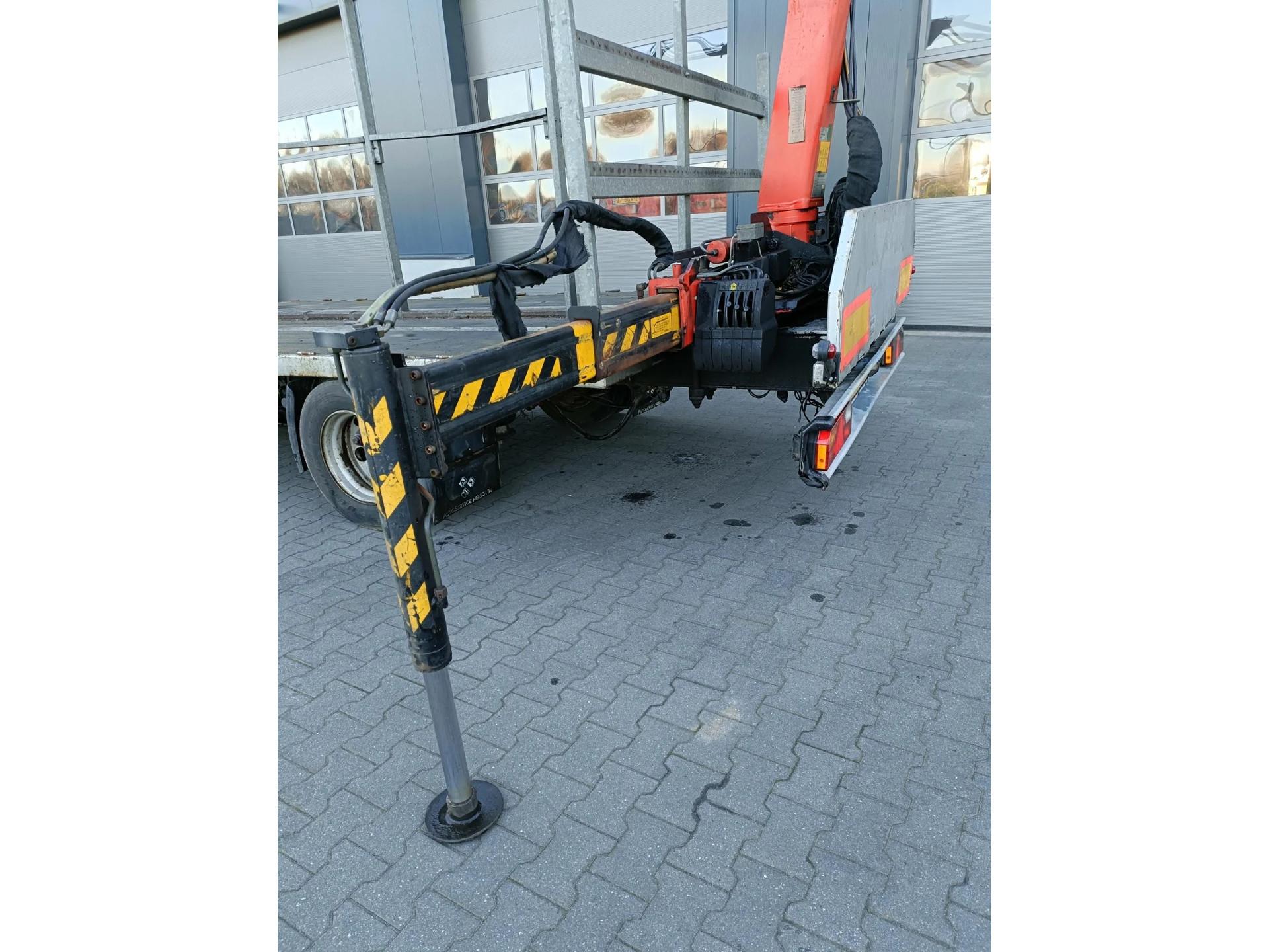 Foto 33 van Iveco Daily 35C18 BE COMBI - GESTUURDE OPLEGGER - PALFINGER KRAAN 4.5T RADIOGRAFISCH