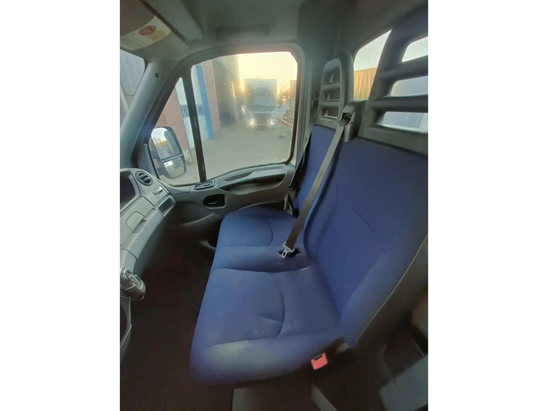 Foto 34 van Iveco Daily 35C18 BE COMBI - GESTUURDE OPLEGGER - PALFINGER KRAAN 4.5T RADIOGRAFISCH
