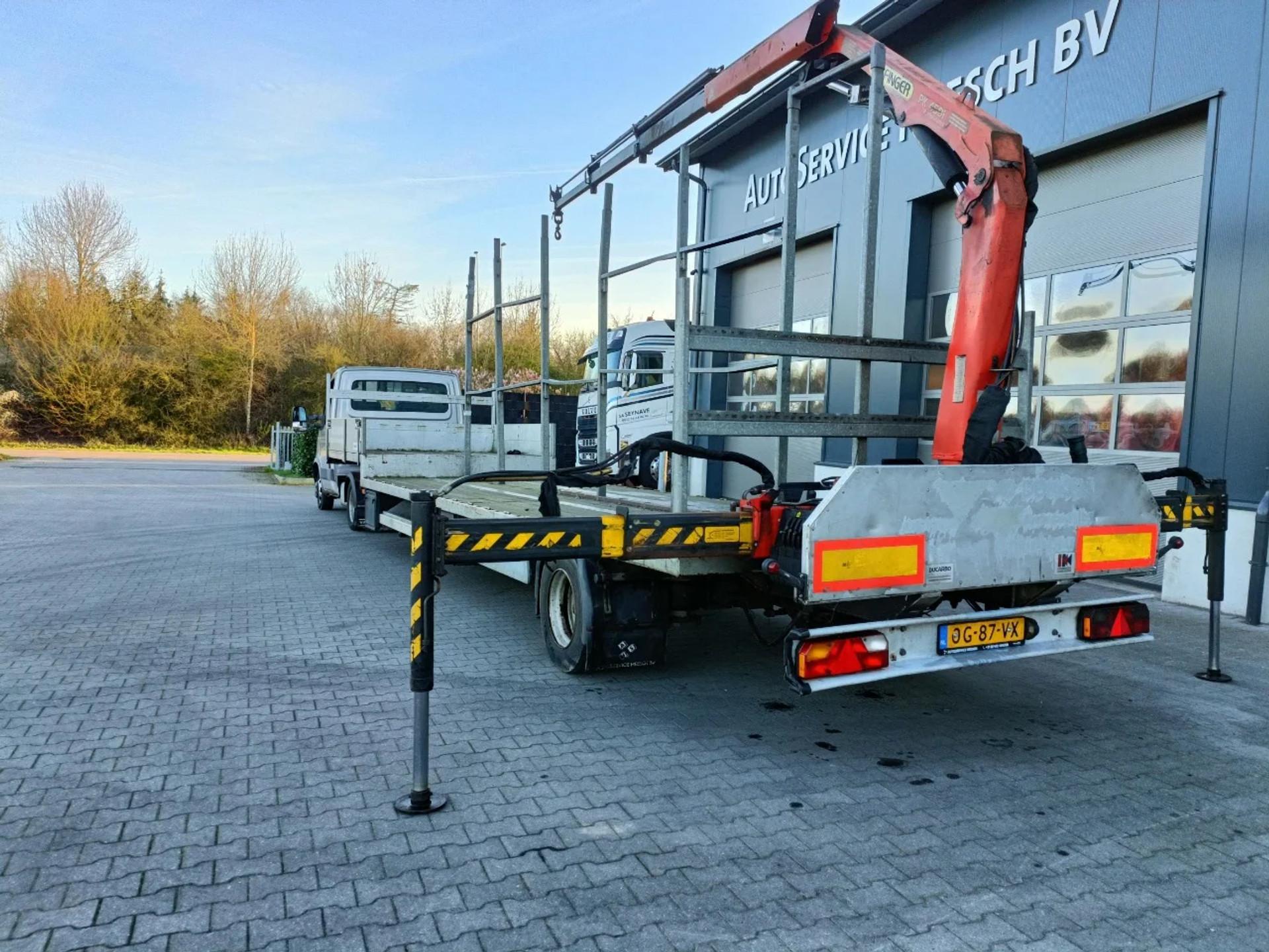 Foto 35 van Iveco Daily 35C18 BE COMBI - GESTUURDE OPLEGGER - PALFINGER KRAAN 4.5T RADIOGRAFISCH