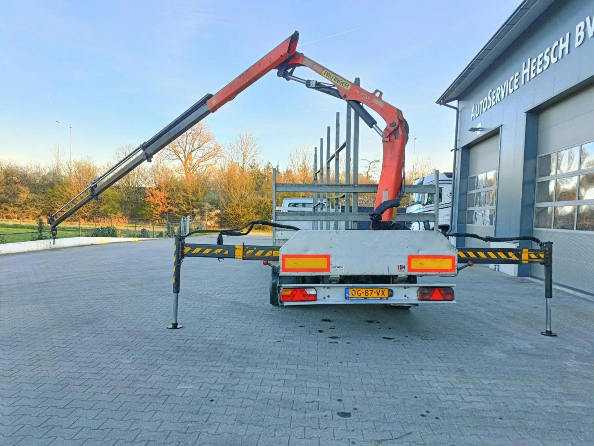 Foto 37 van Iveco Daily 35C18 BE COMBI - GESTUURDE OPLEGGER - PALFINGER KRAAN 4.5T RADIOGRAFISCH